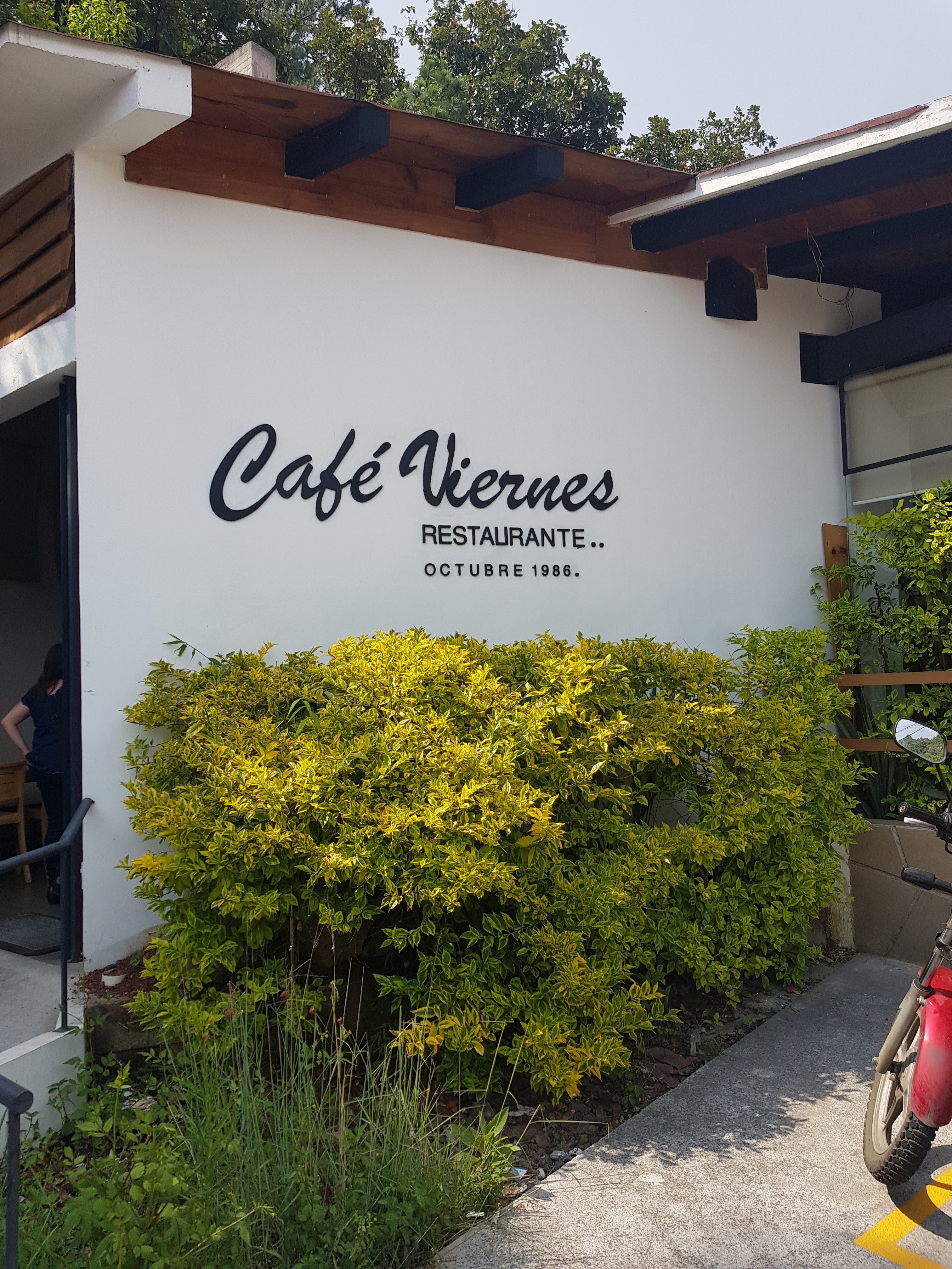 Café Viernes image 7