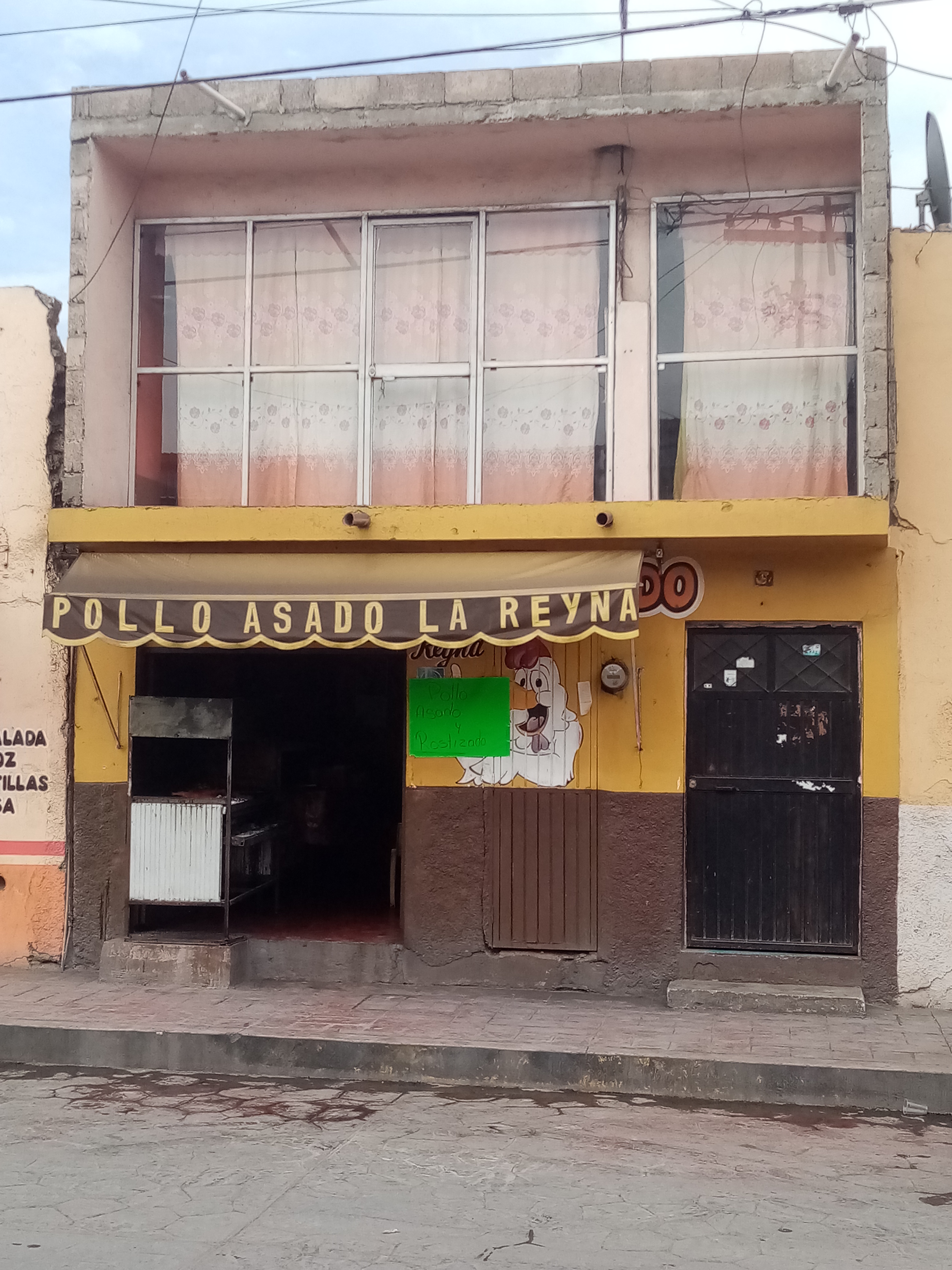 Pollo asado y rostizado La Reyna image 1