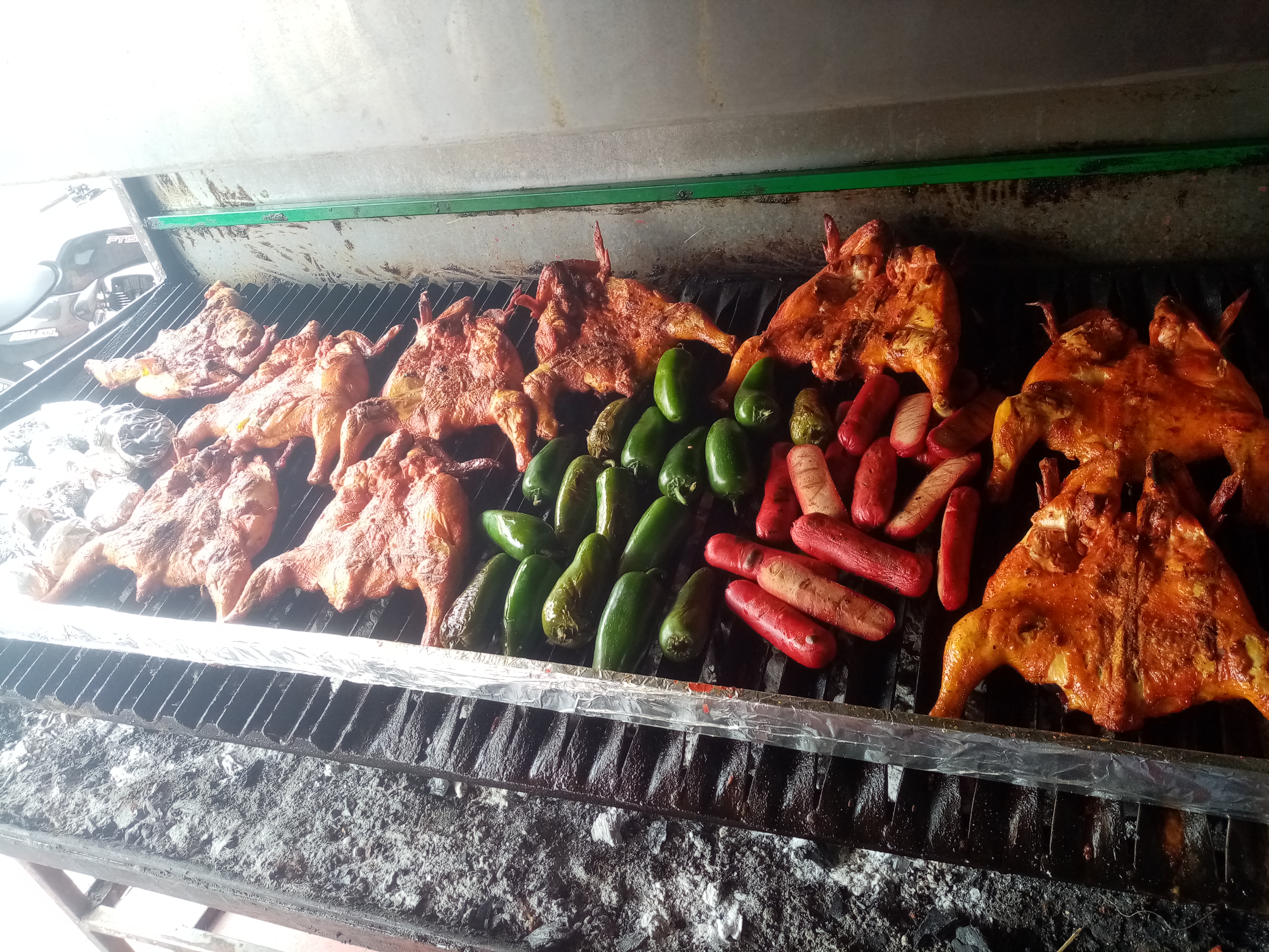 Pollo asado y rostizado La Reyna image 3