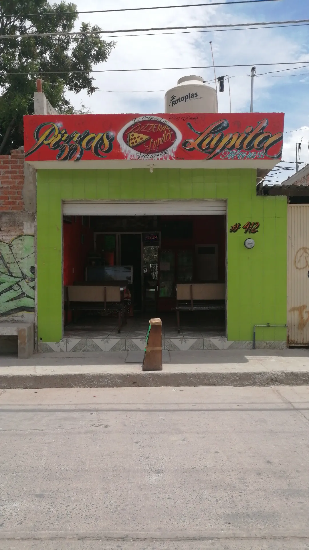 Pizza's lupita image 3