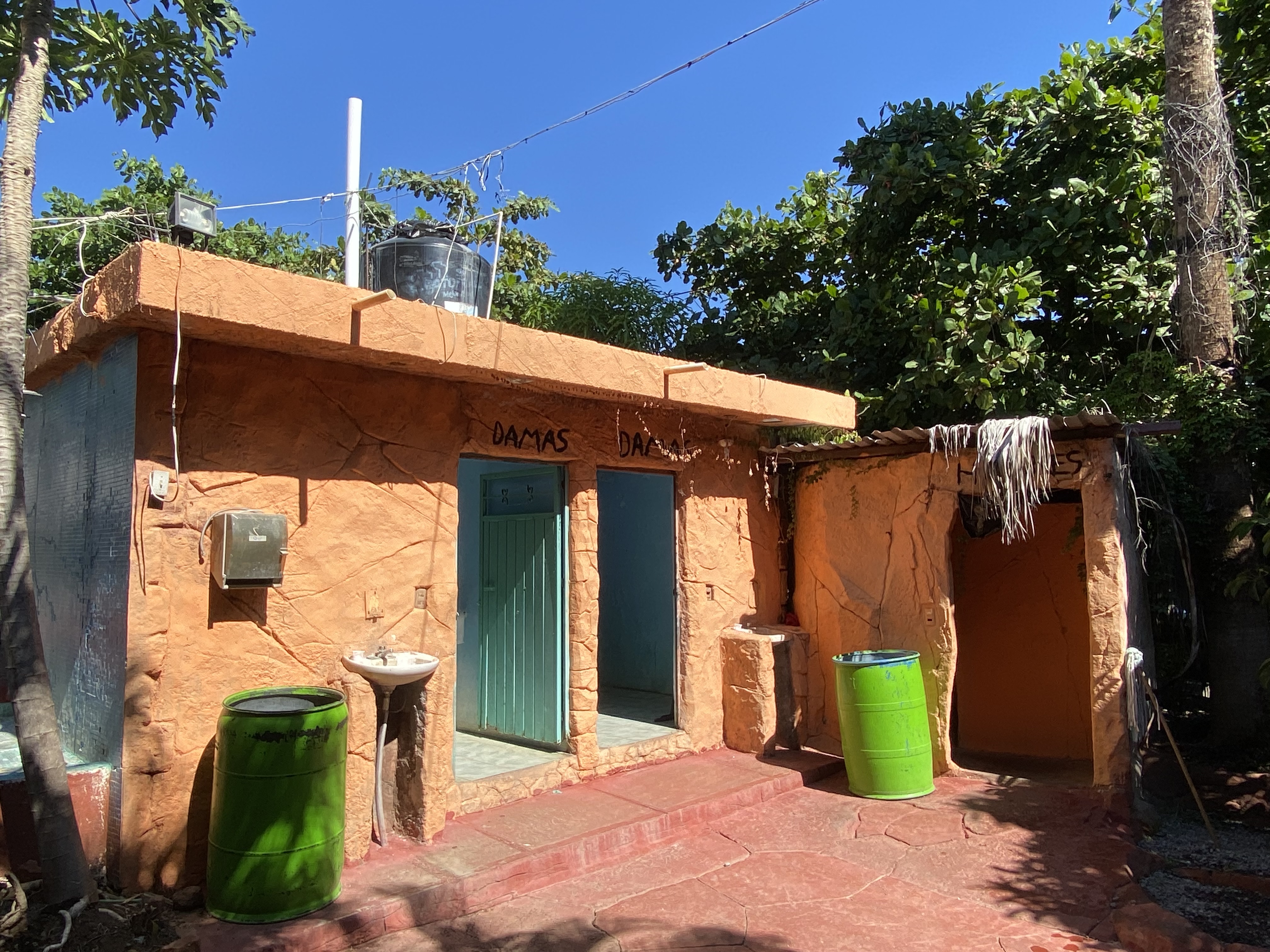 Mariscos la cubeta image 3