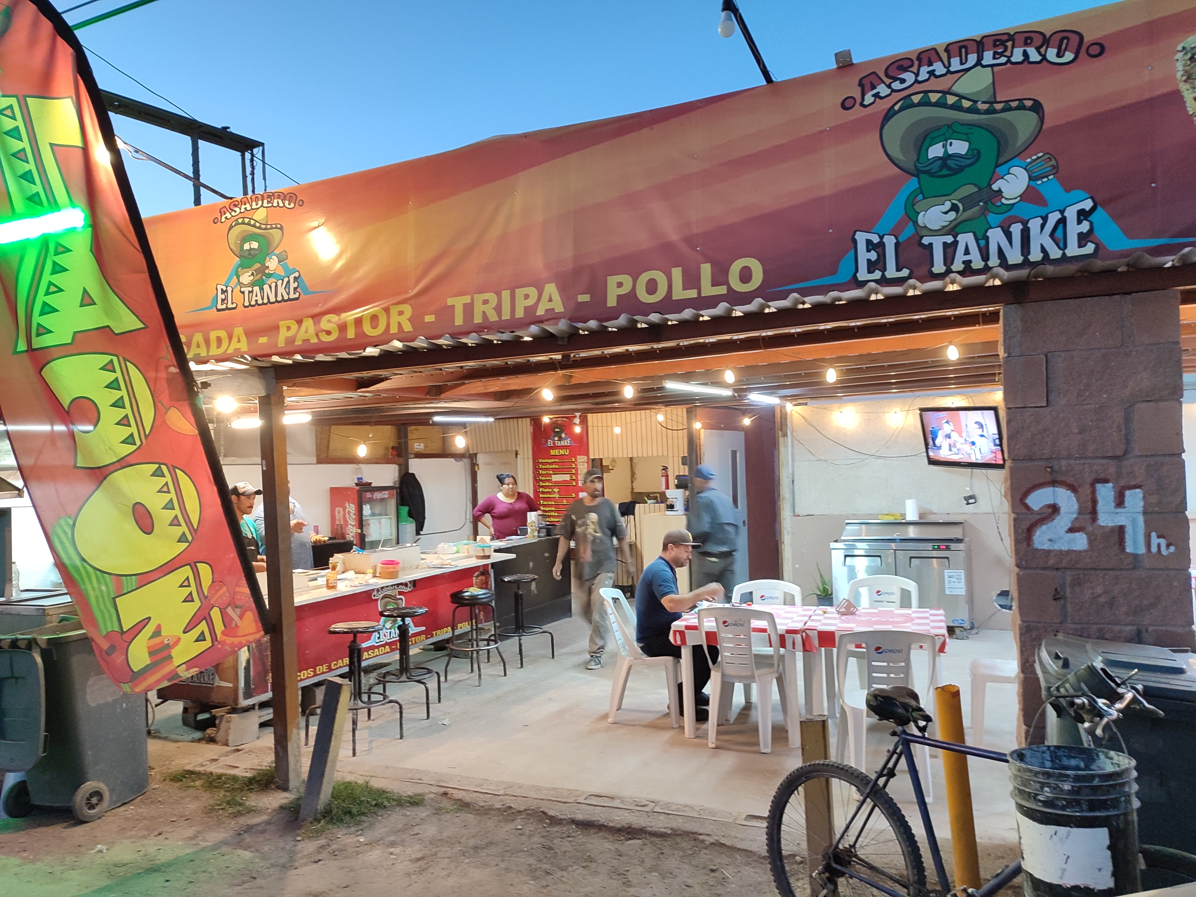 Taquería El Tanke image 1