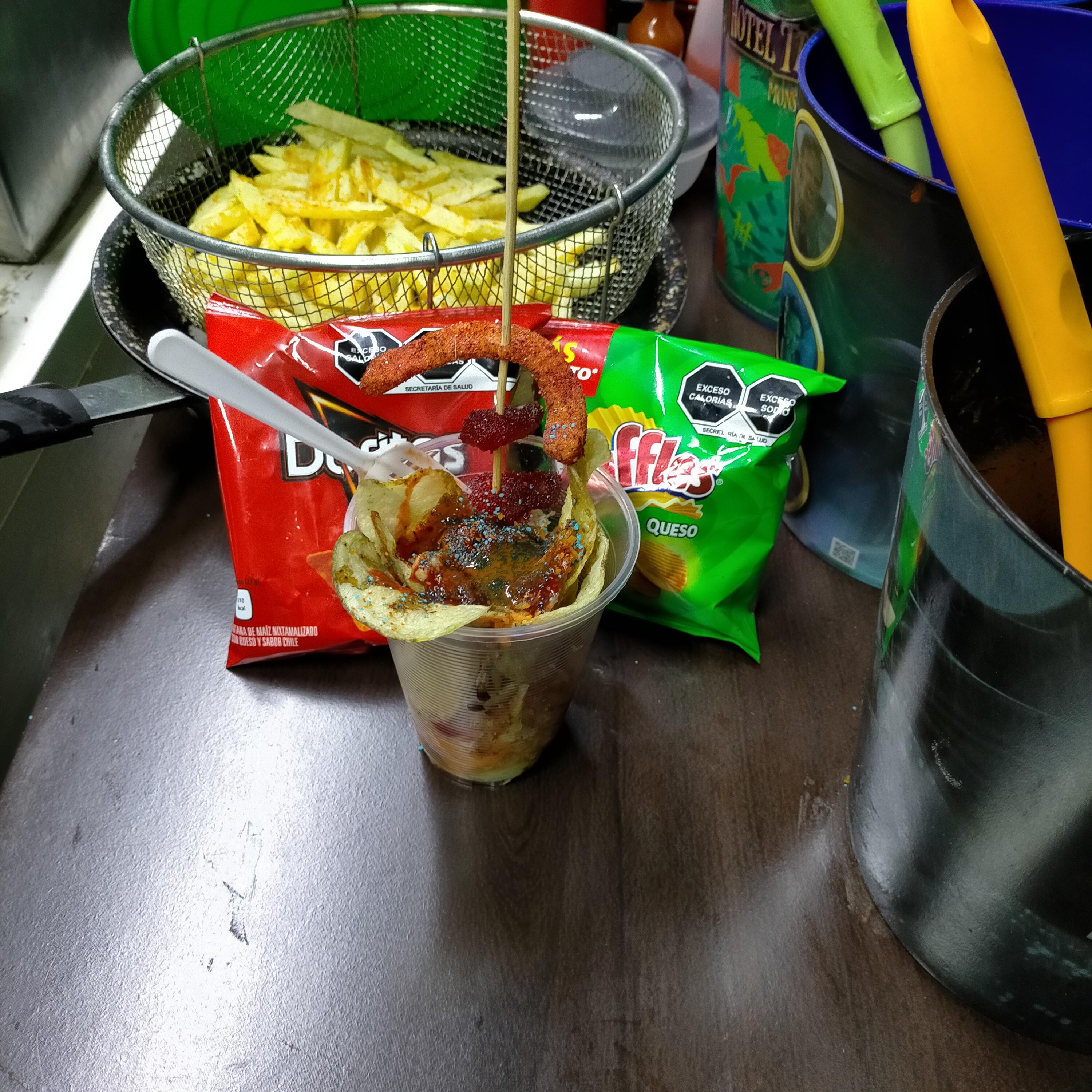 Mr. Burger & Chelas image 4