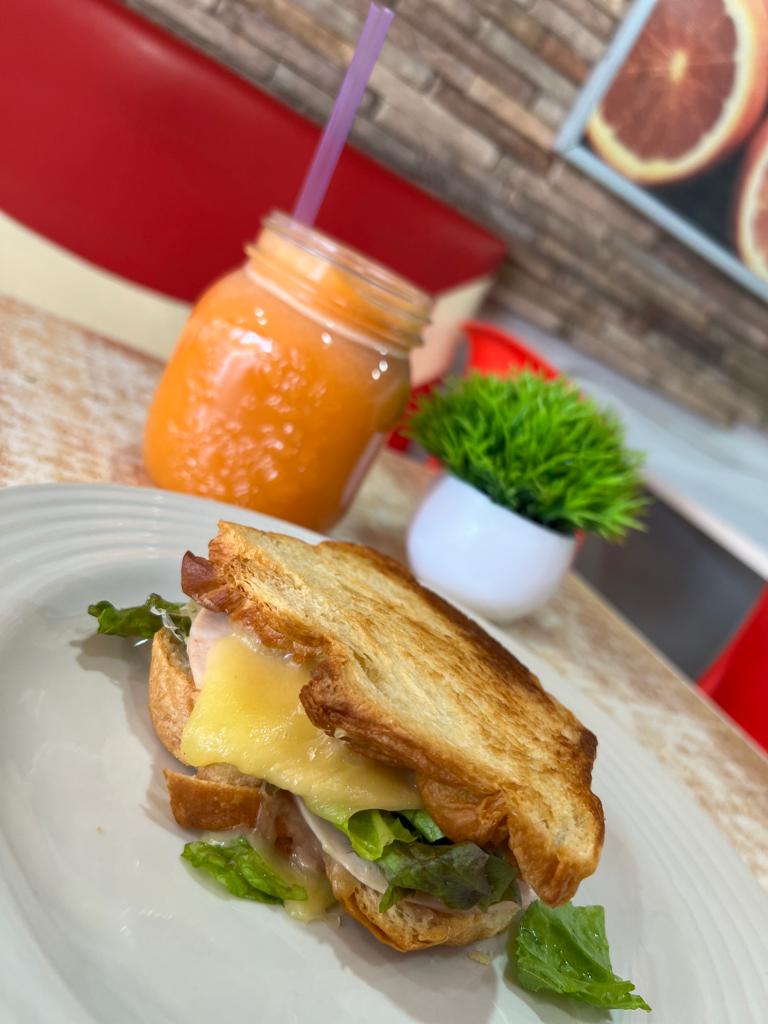 Carmela lonche image 1