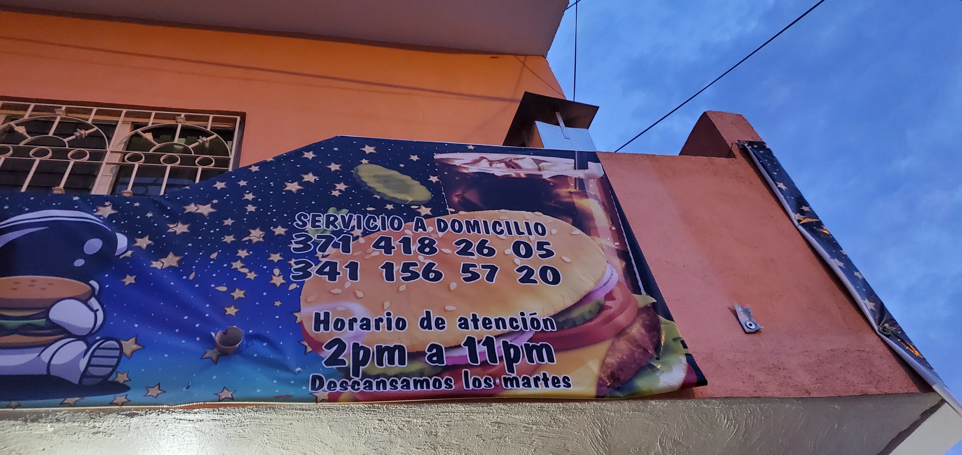 Hamburguesas La Luna image 5