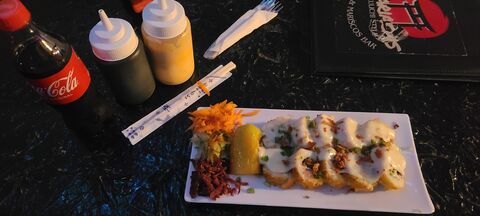 Mariachis sushi & mariscos bar image 3