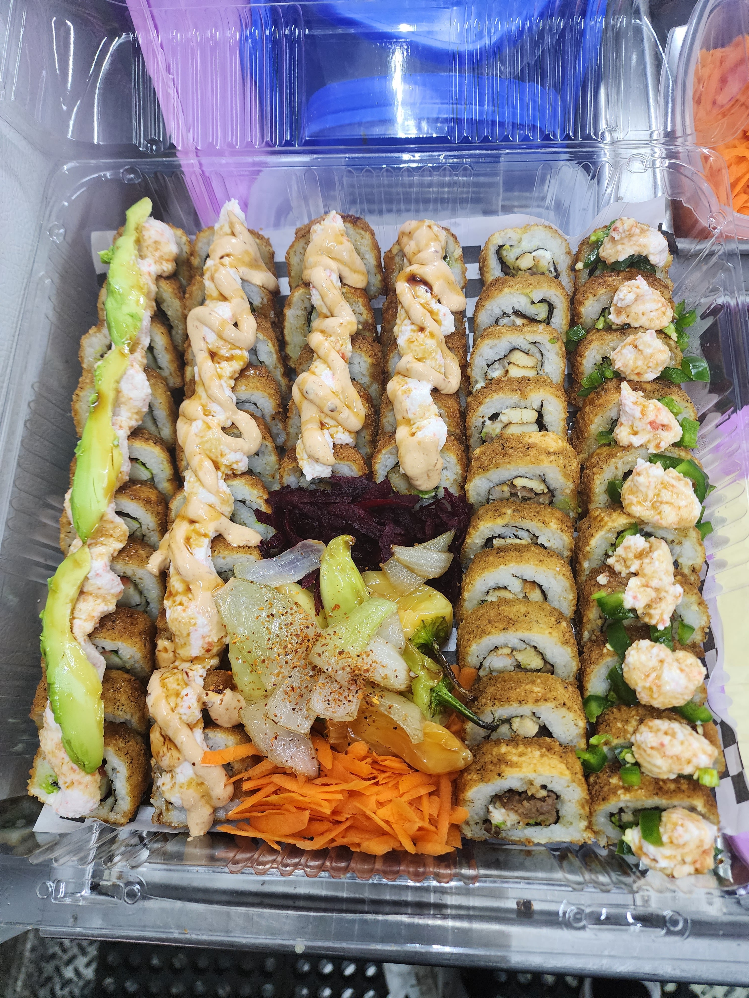 Mariachis sushi & mariscos bar image 5