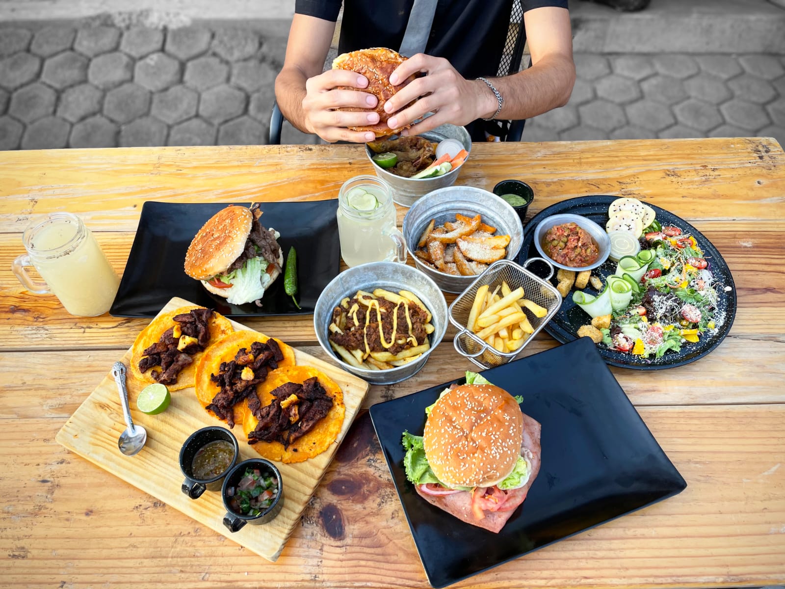 D'Anto Cocina Fusión (antes) Antonella's Burguer Apatzingán image 2