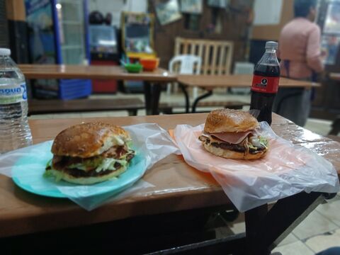 Hamburguesas El Portón image 2