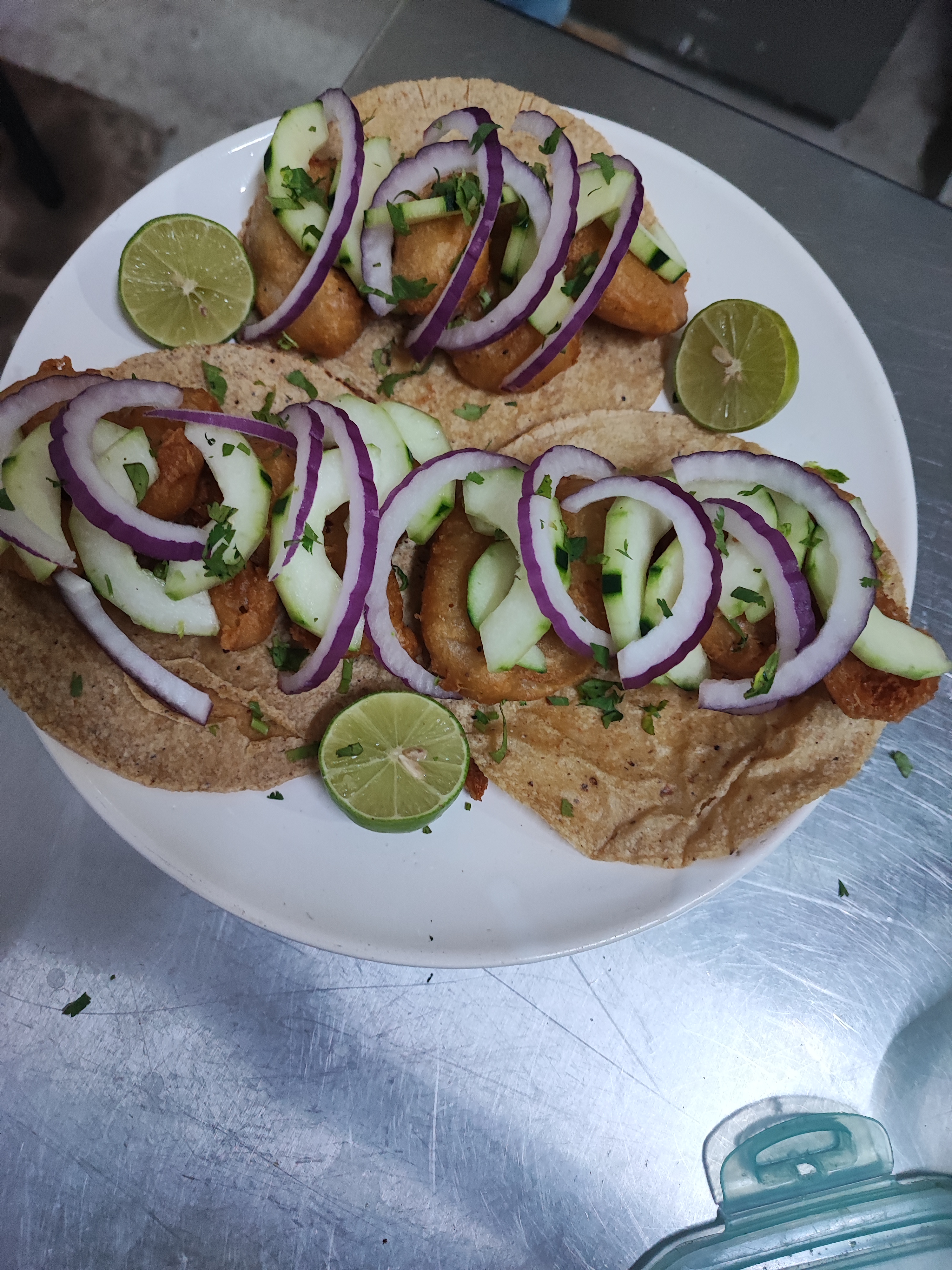 La Urraca Mariscos, Cruderia & grill. image 2