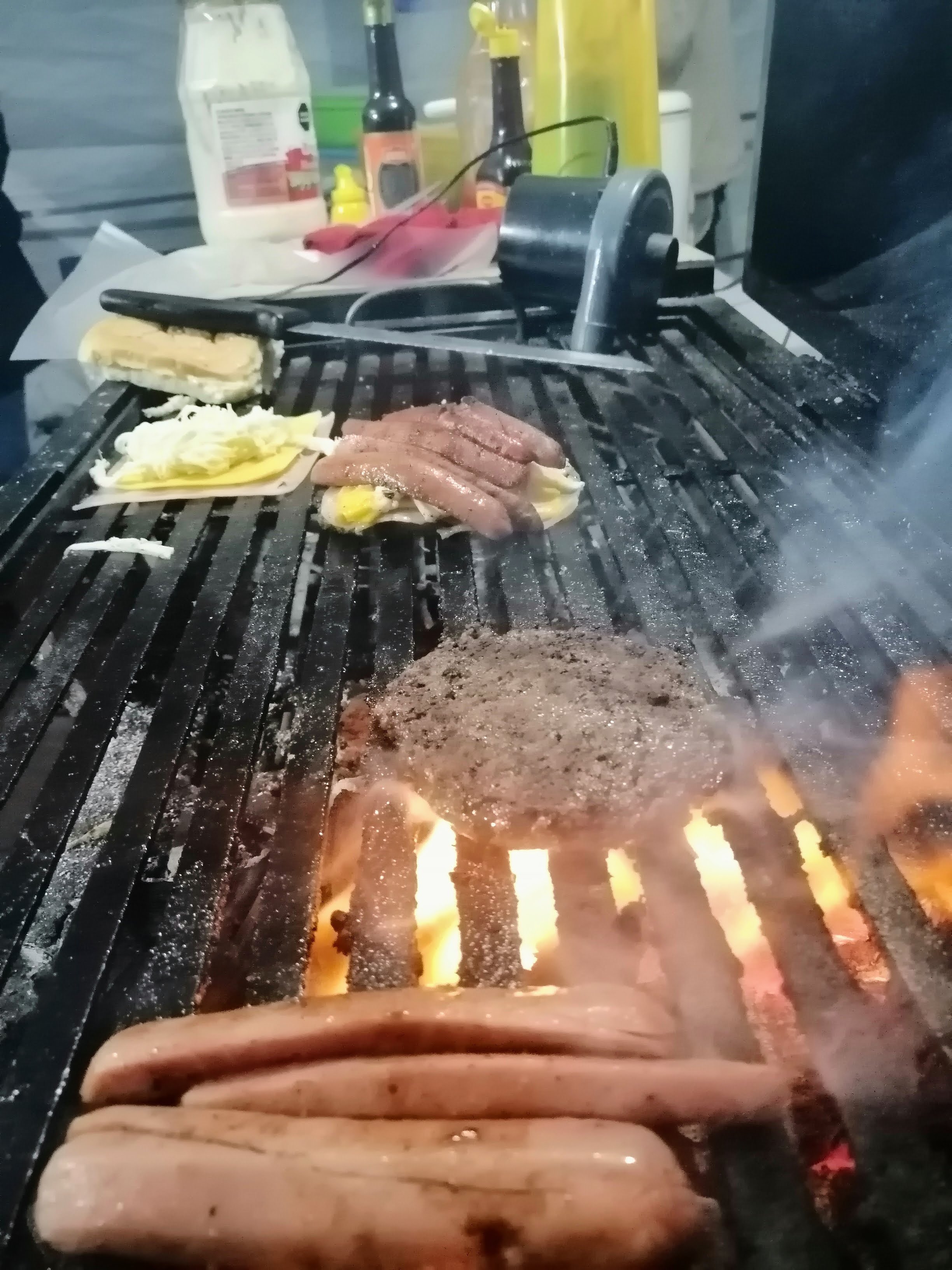 Hamburguesas "El Carboncito" image 4