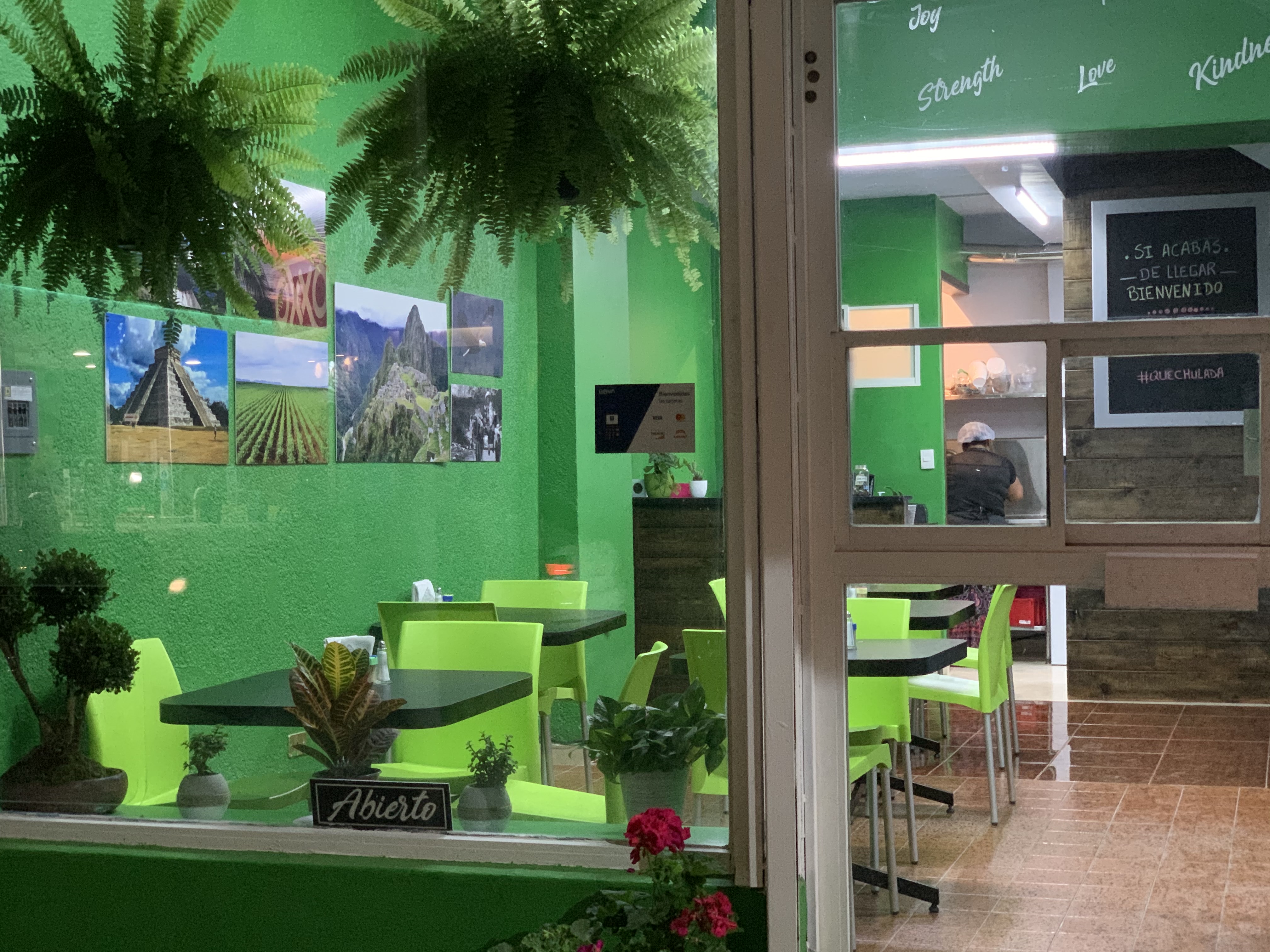 Que Chulada! image 9