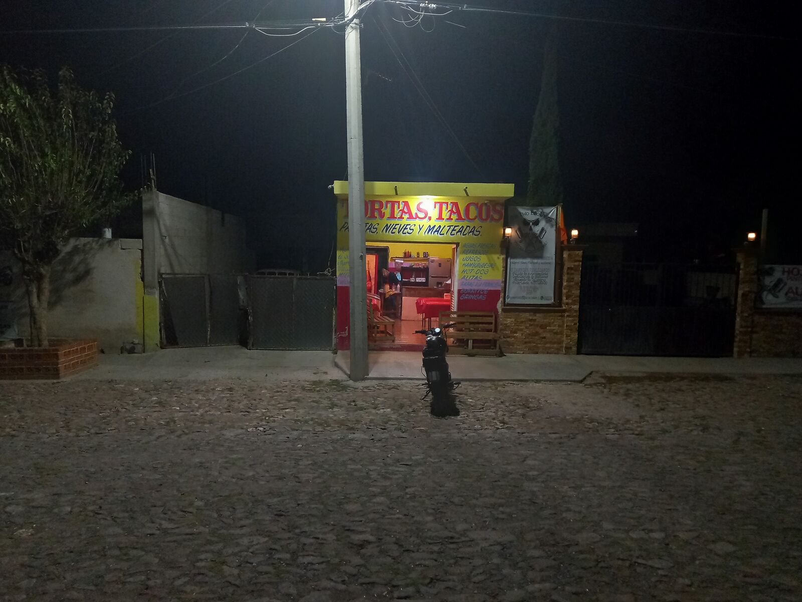 TORTAS Y TACOS LOS DOS CARNALES image 10