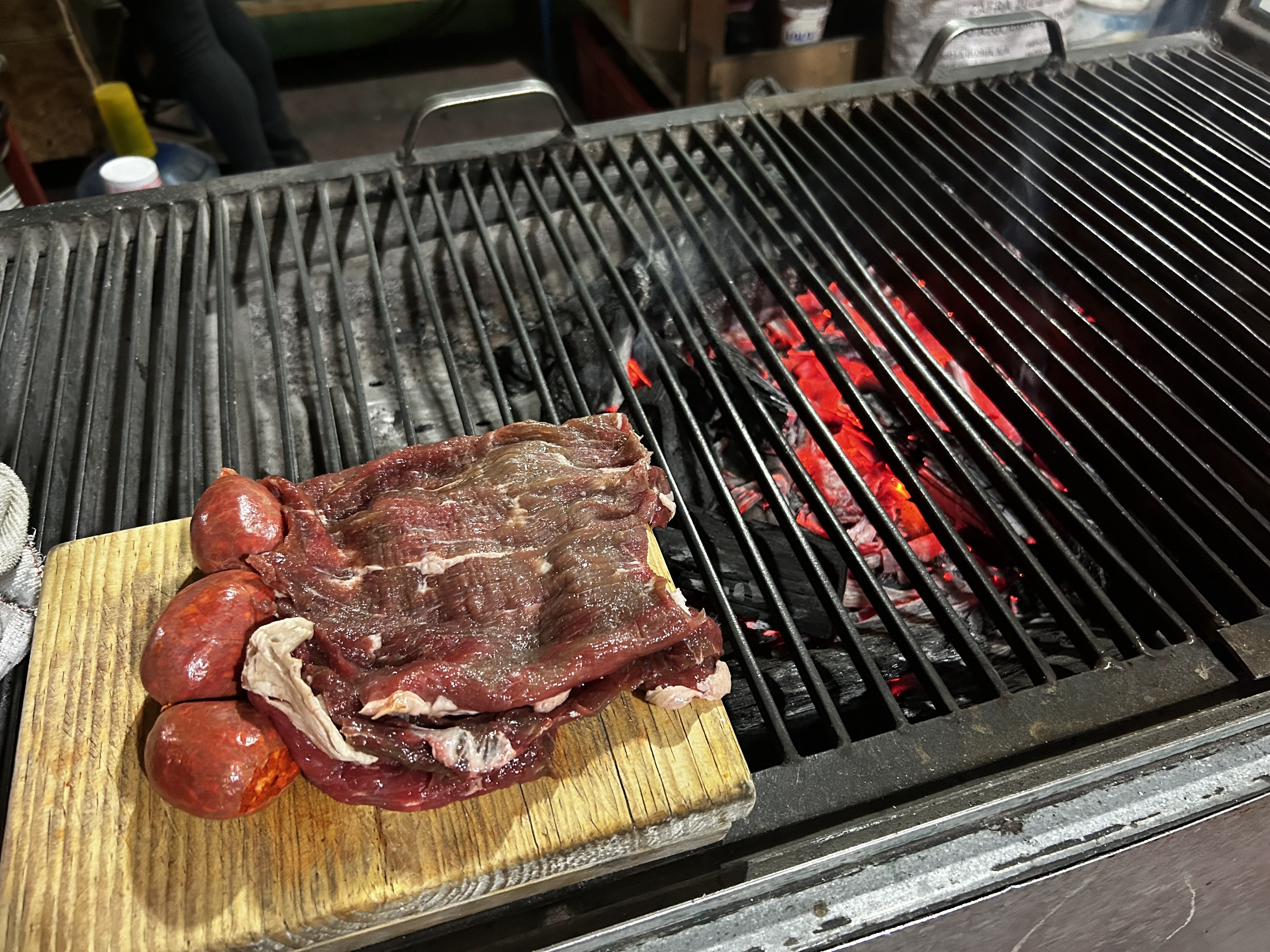 Tlayudas y carnes asadas image 3