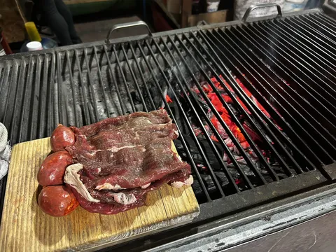 Tlayudas y carnes asadas image 3