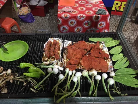 Tlayudas y carnes asadas image 5