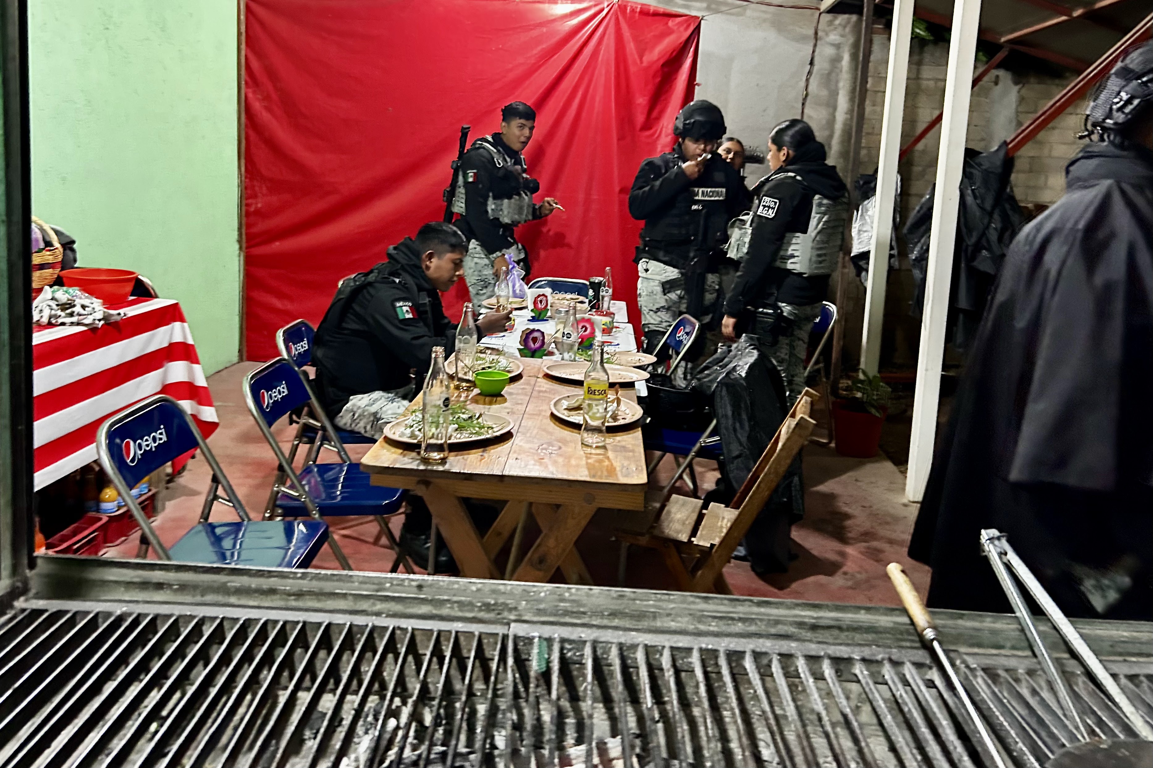 Tlayudas y carnes asadas image 7