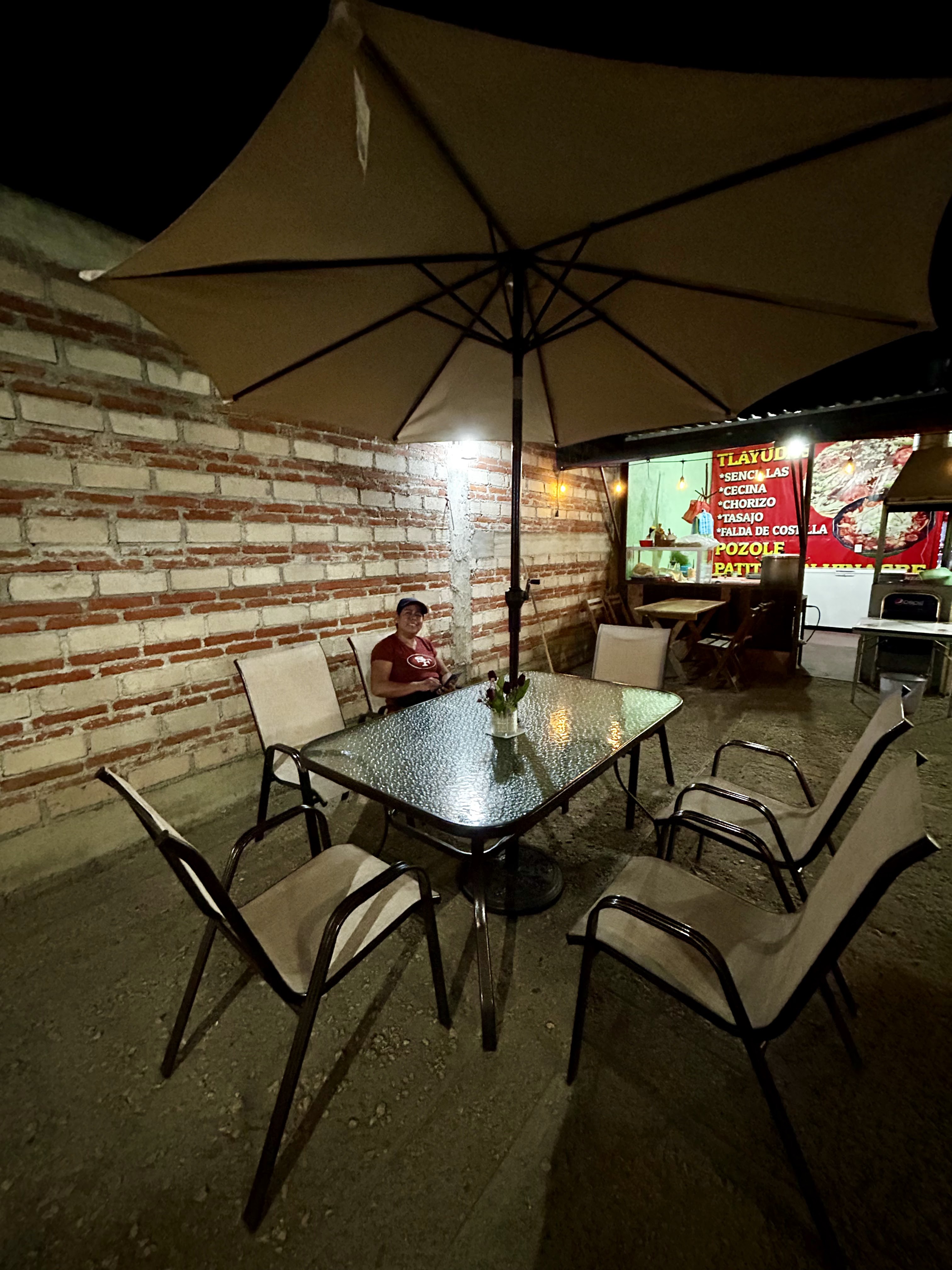 Tlayudas y carnes asadas image 8