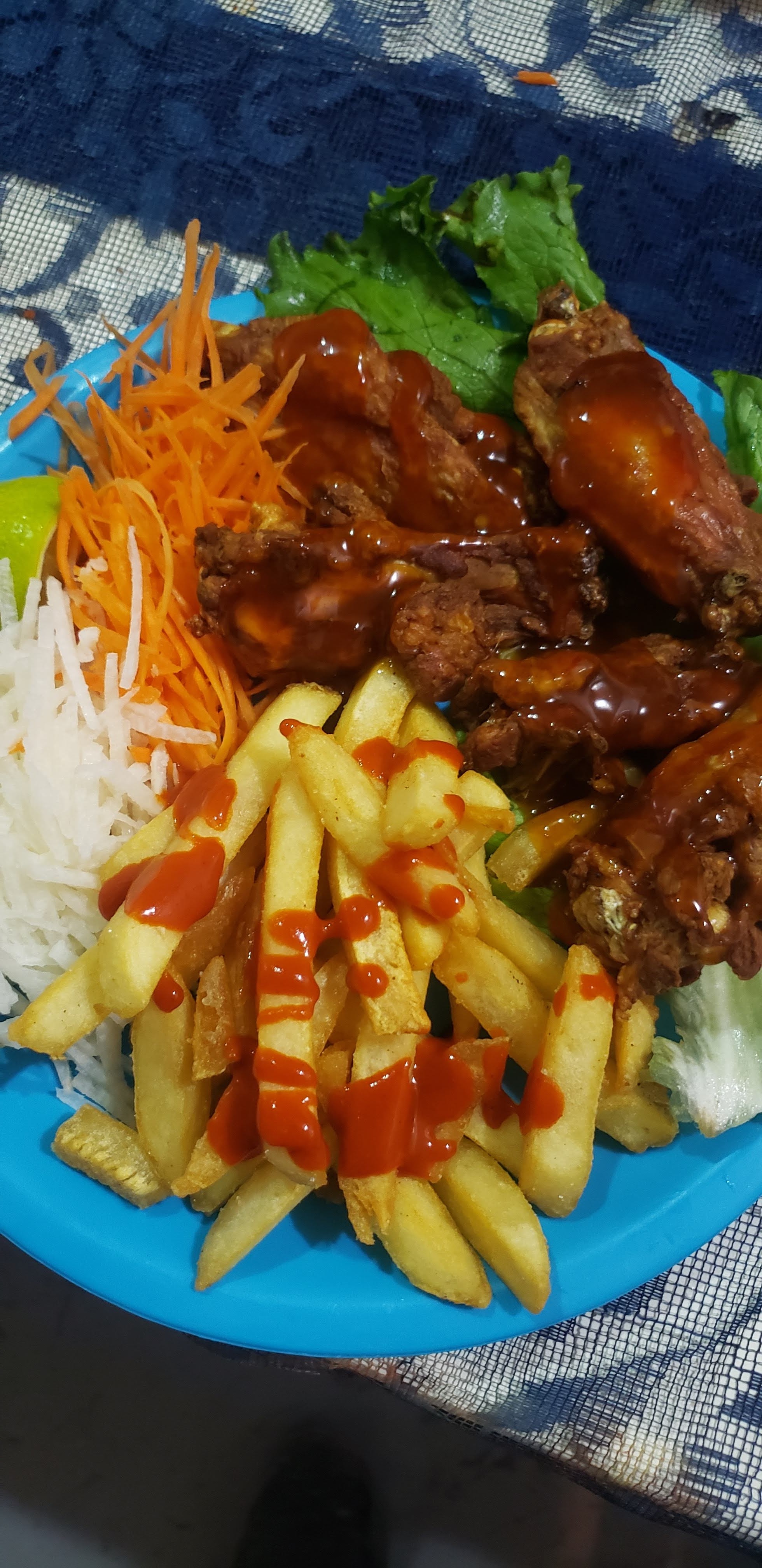 ALITAS, HAMBURGUESAS Y ALGO MAS... image 7