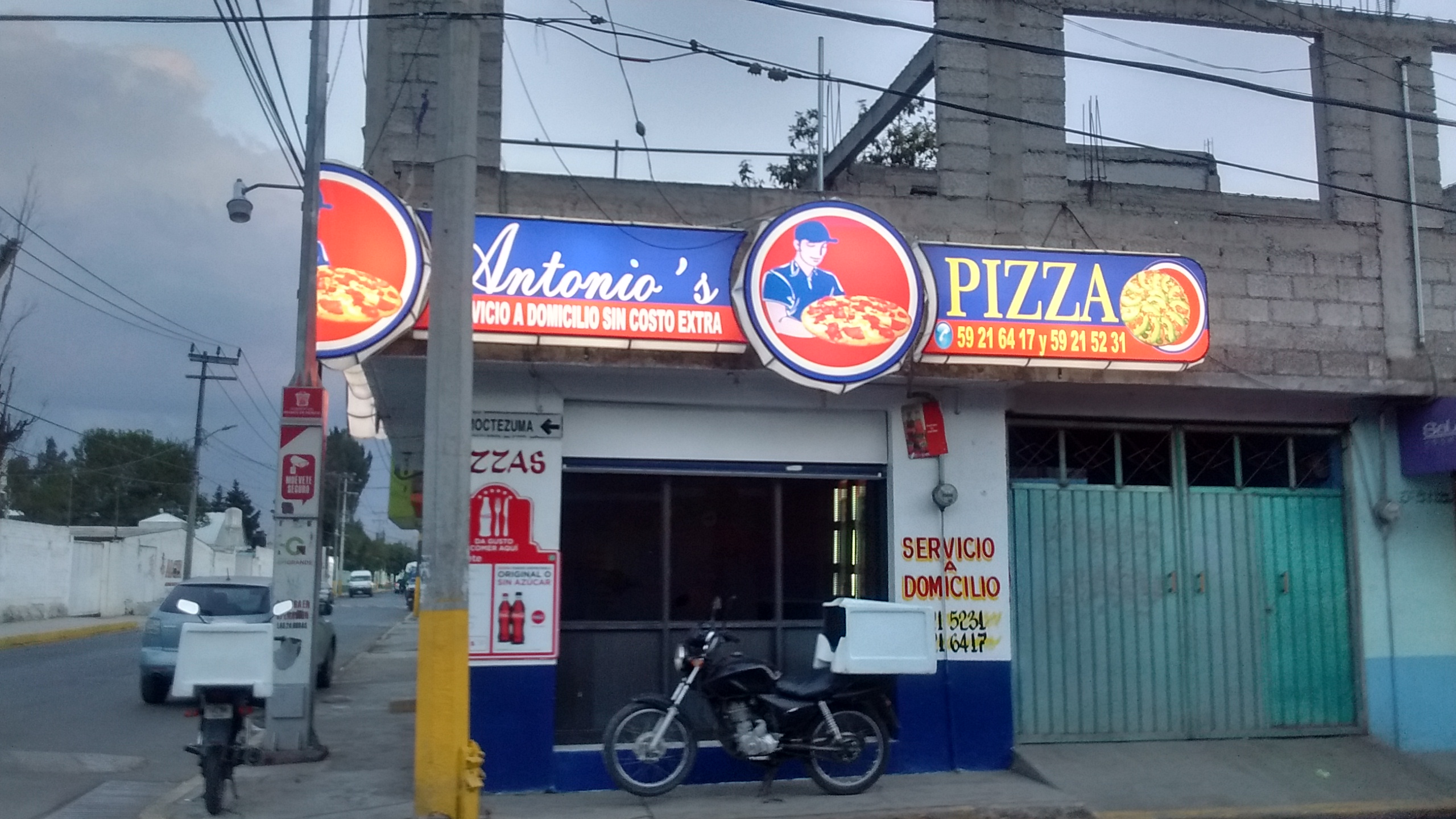 Antonios Pizza image 3