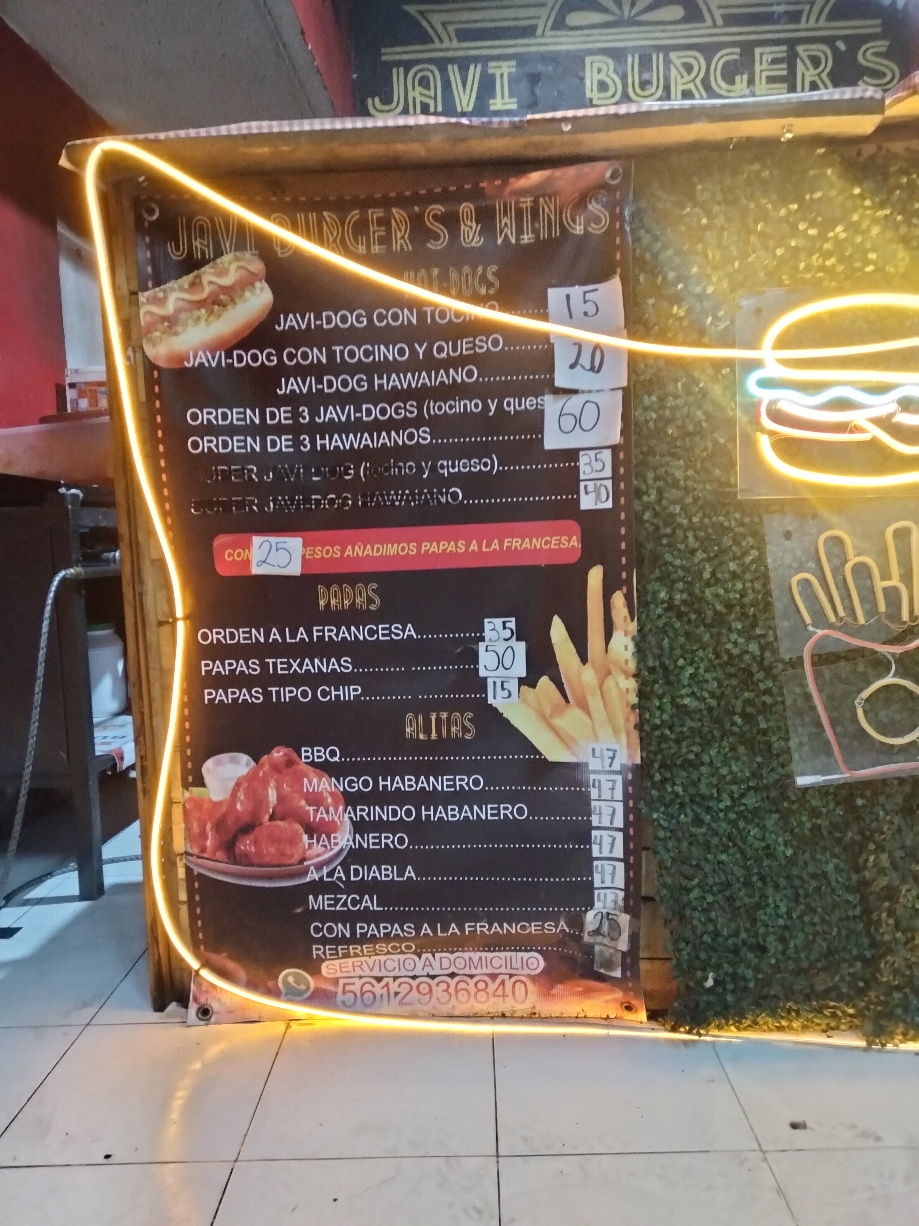 Javiburguers & wings image 2