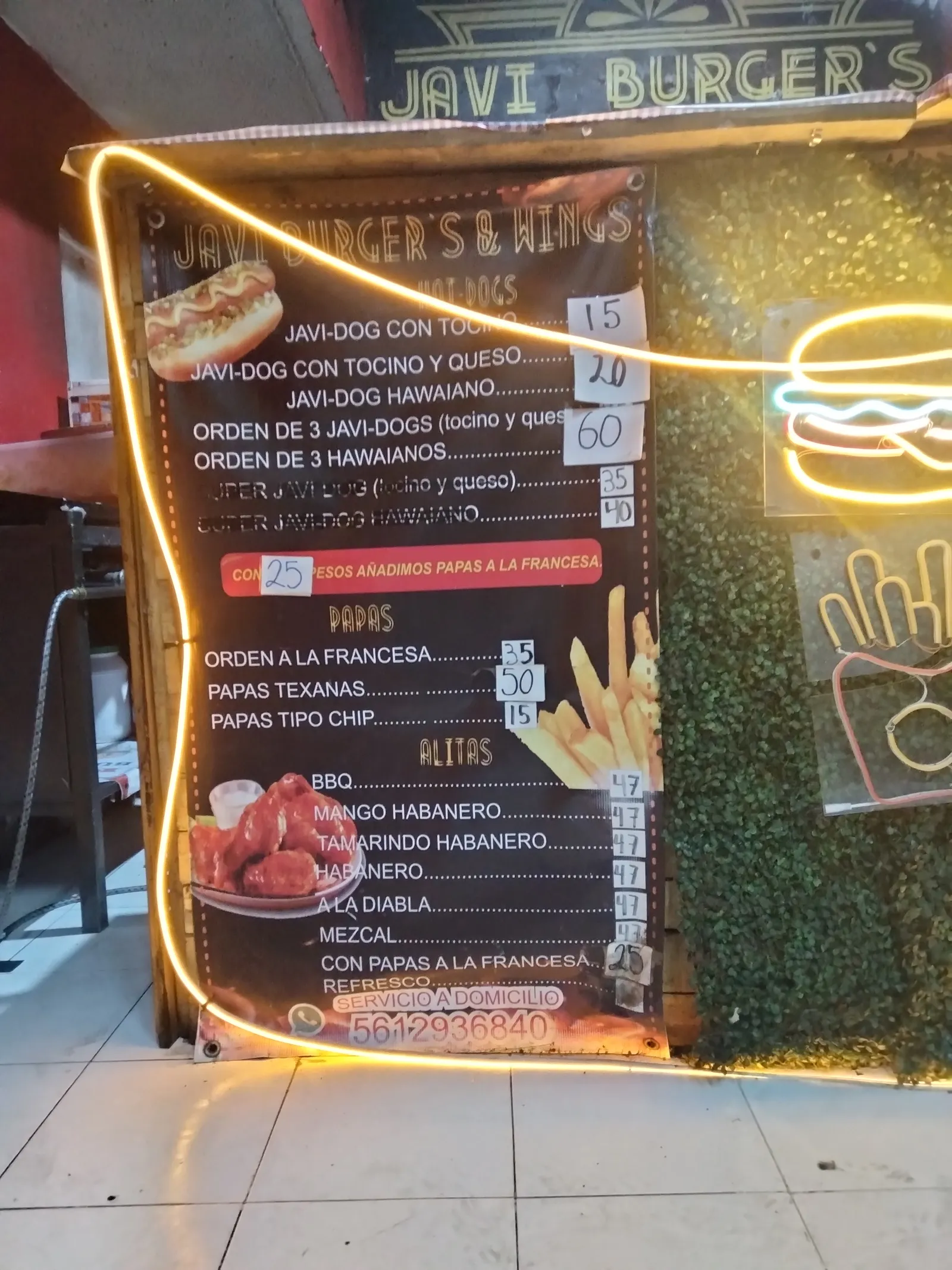 Javiburguers & wings image 2
