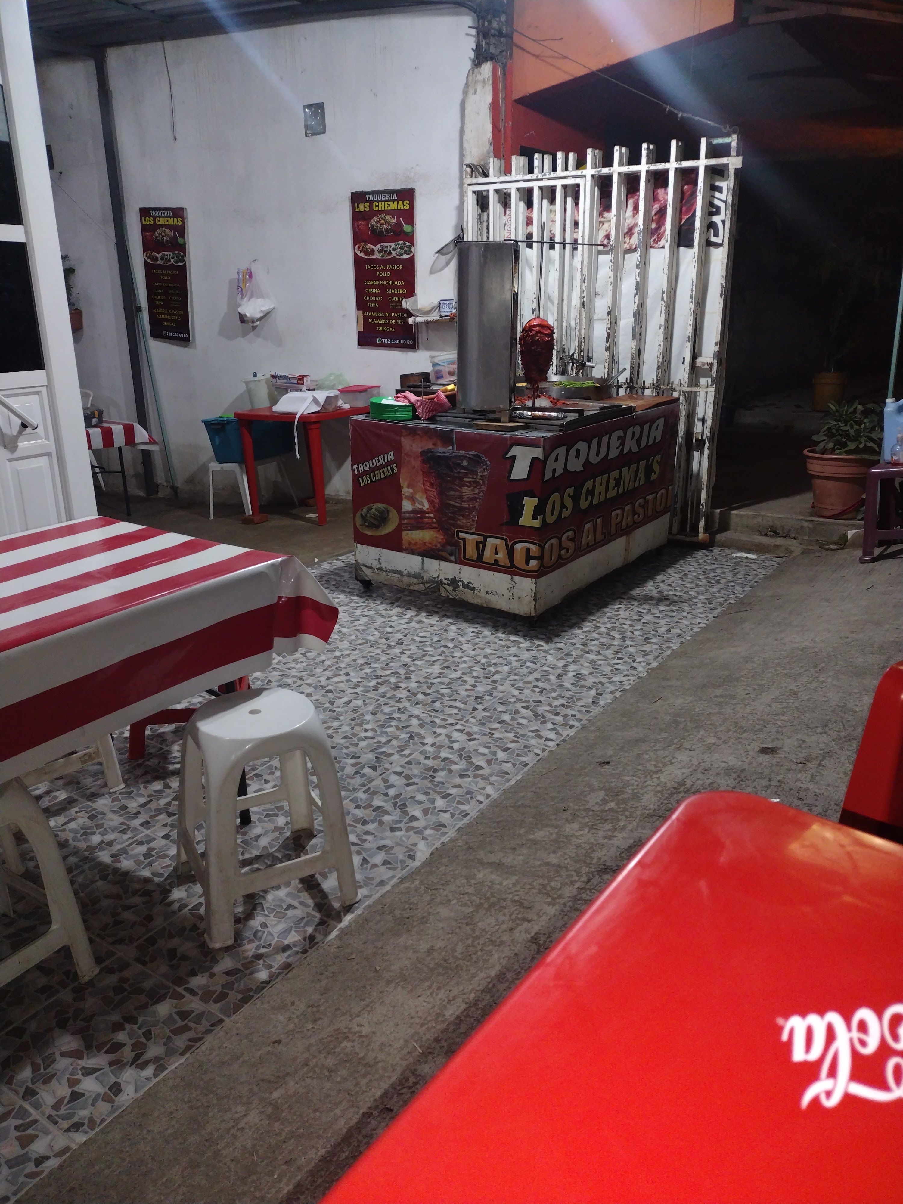 Los Chemas Taqueria image 3