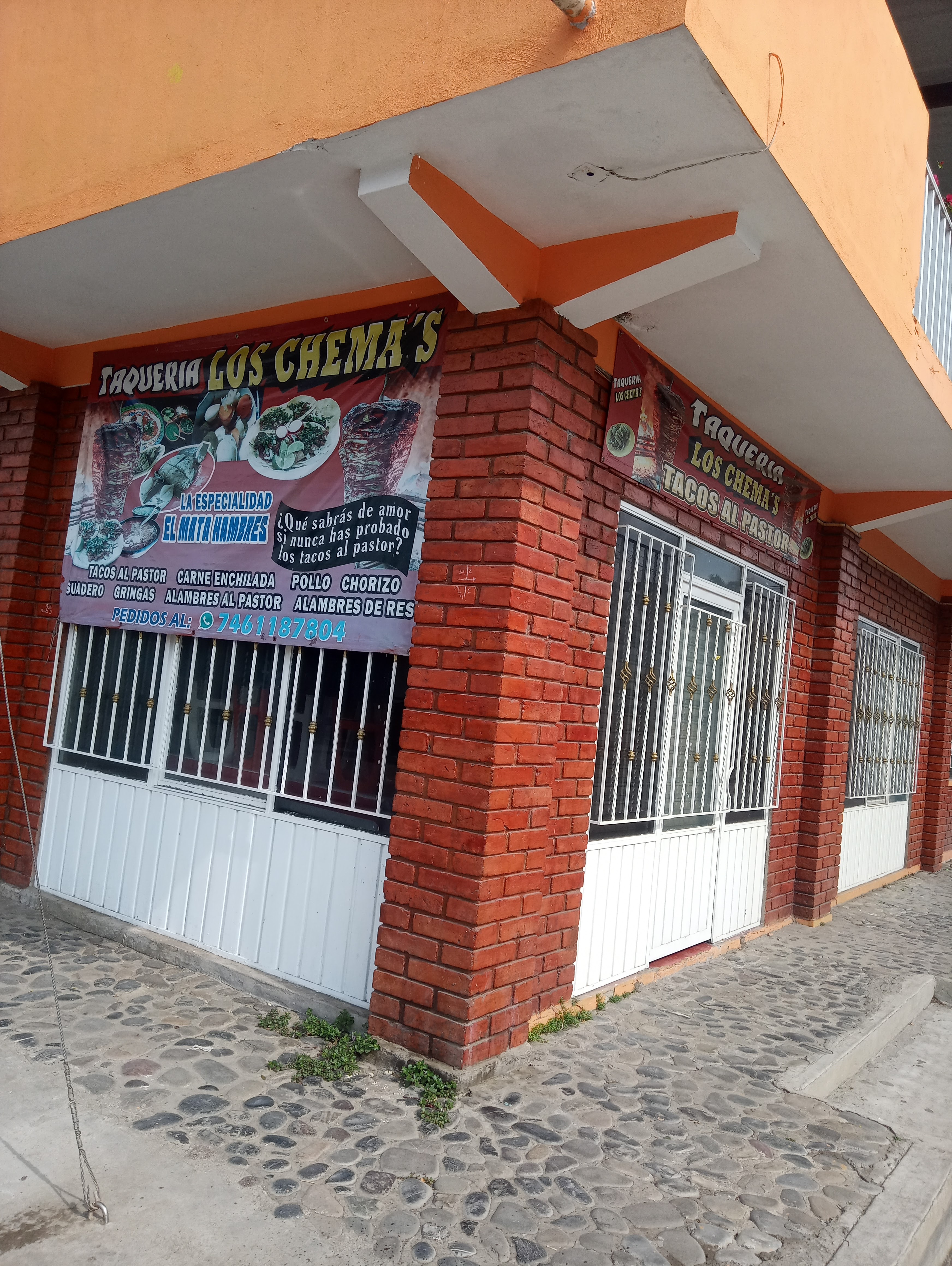 Los Chemas Taqueria image 9