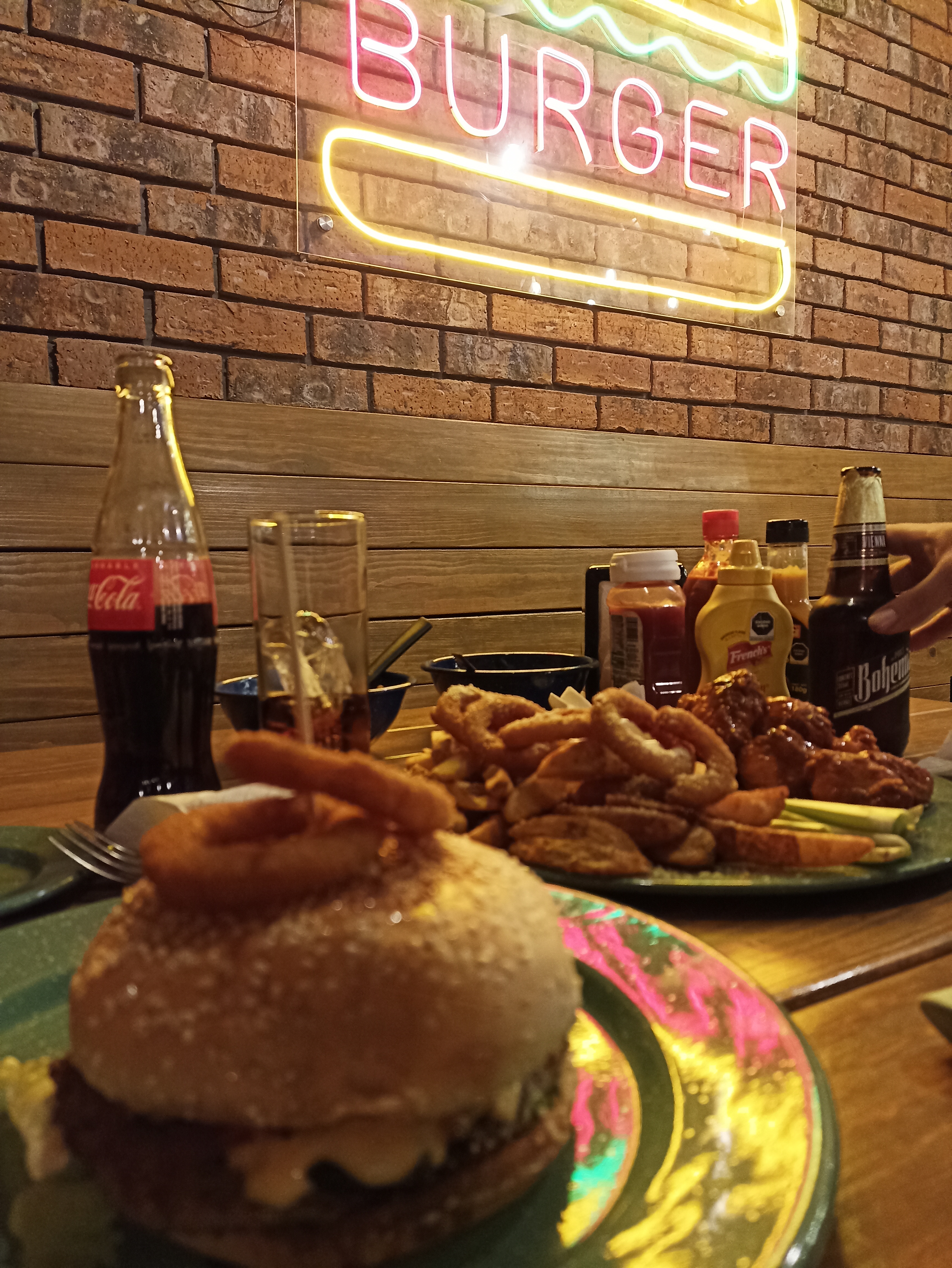 La Tombi Burguer image 8