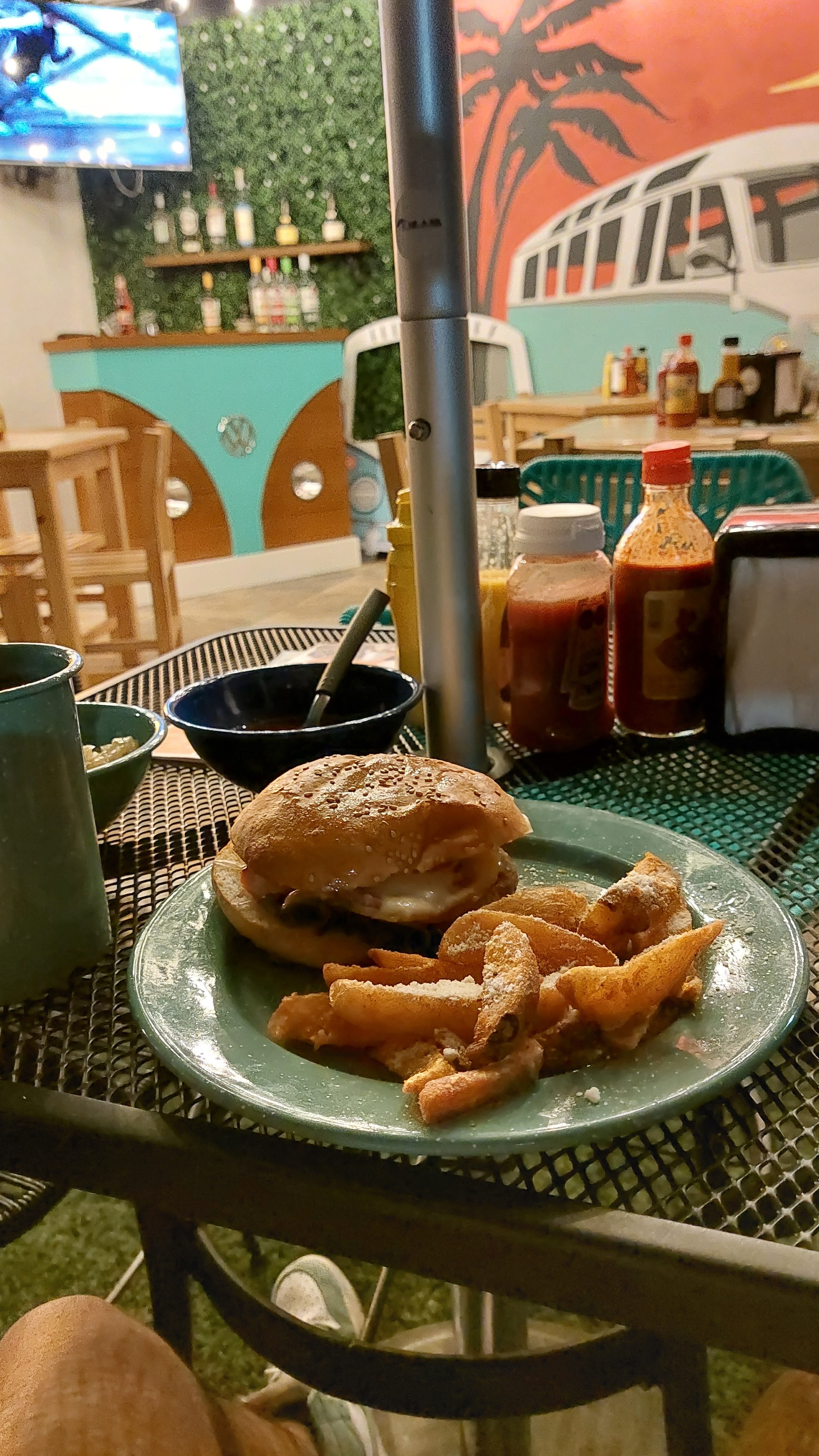 La Tombi Burguer image 9