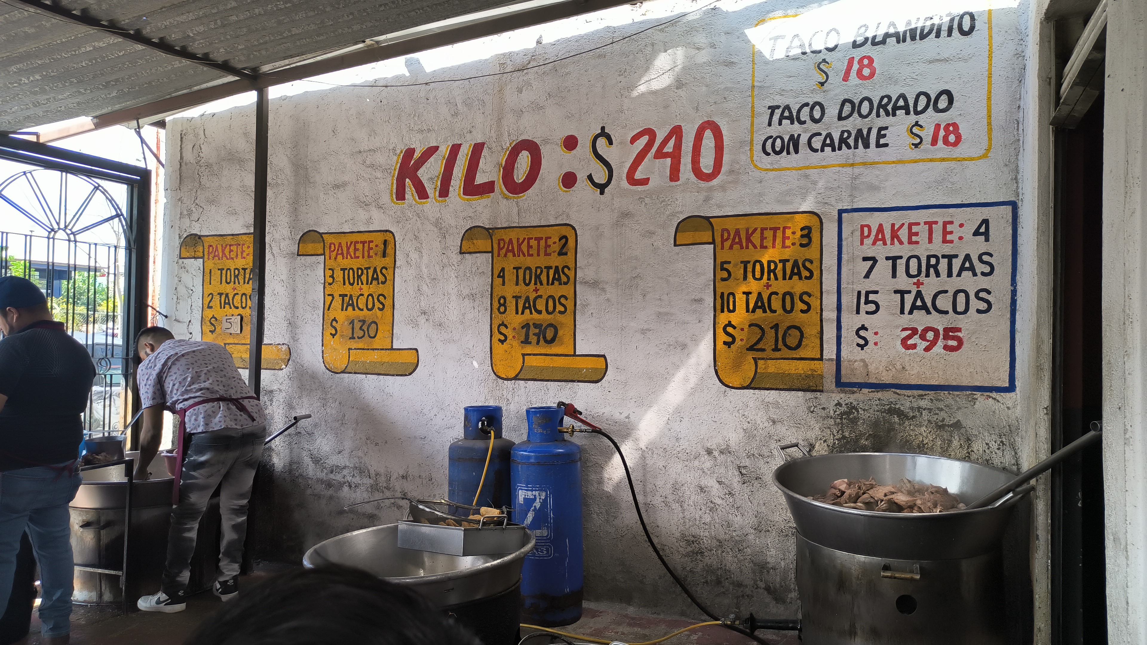 Tortas ahogadas el güero image 3