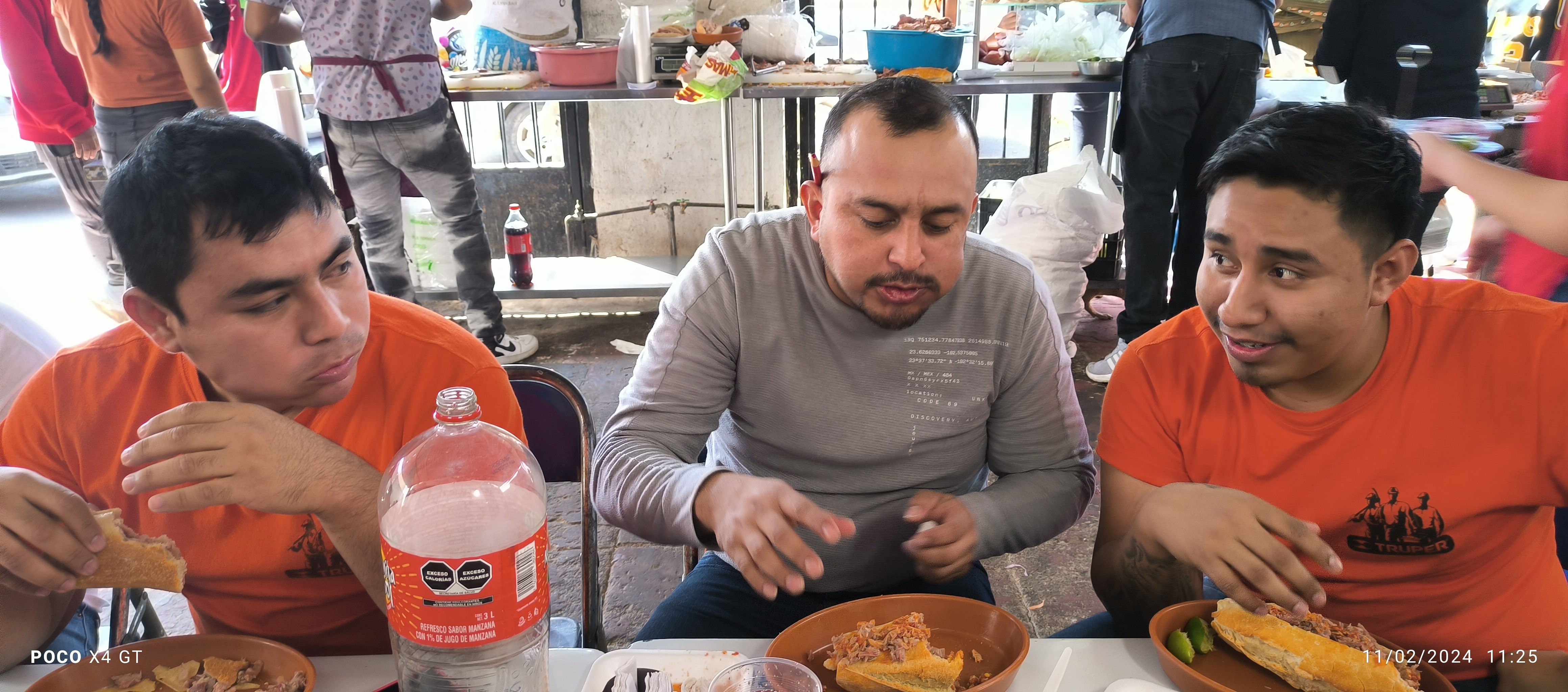 Tortas ahogadas el güero image 8