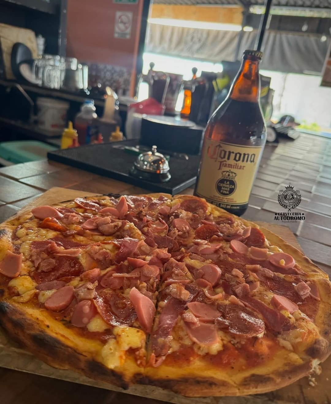Cervecería Autódromo Pizza a la leña y Alitas image 2
