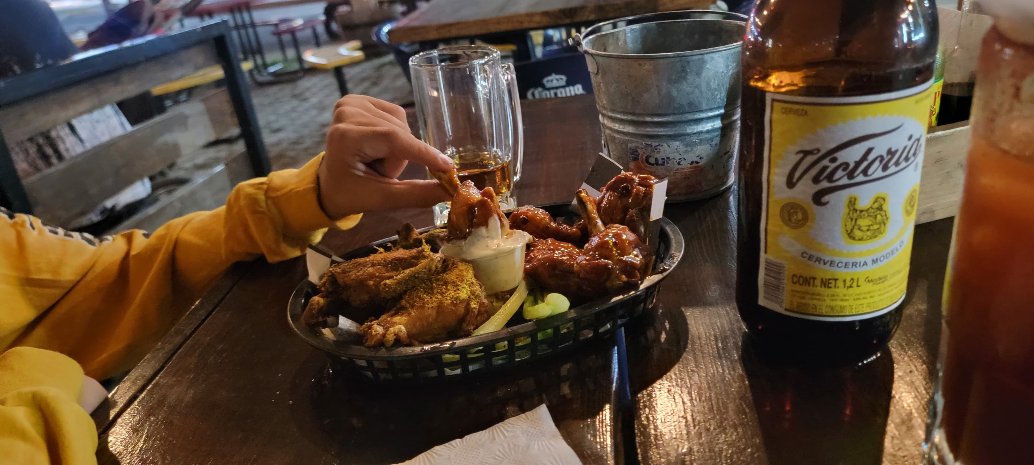 Cervecería Autódromo Pizza a la leña y Alitas image 7