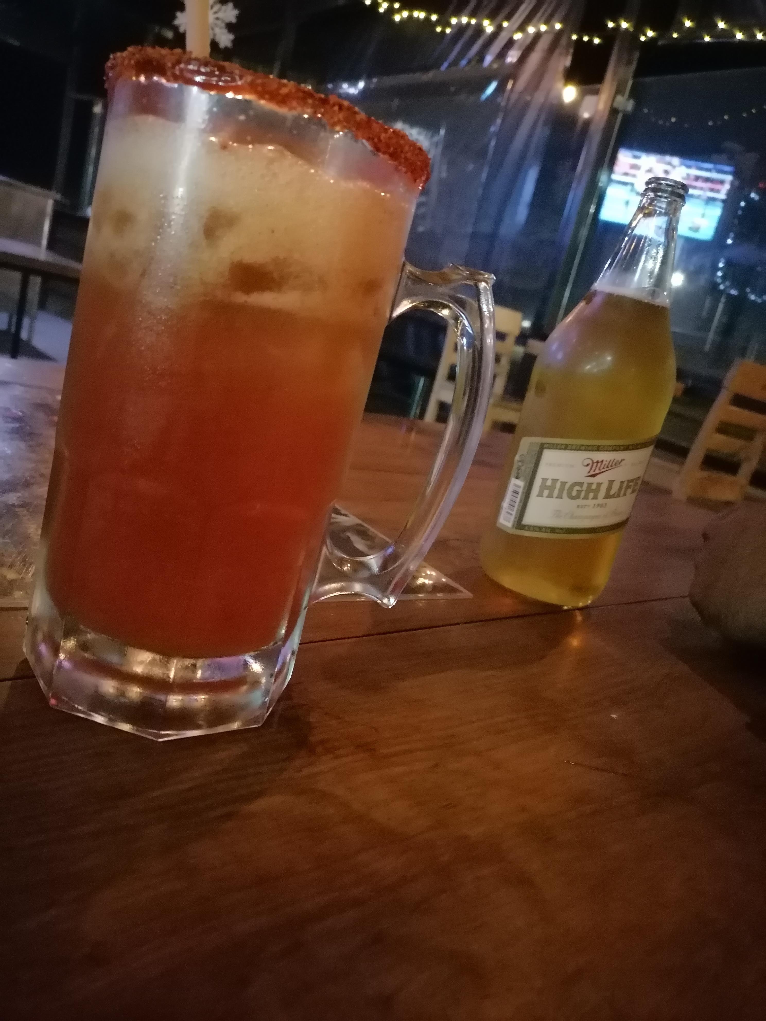 Cervecería Autódromo Pizza a la leña y Alitas image 8