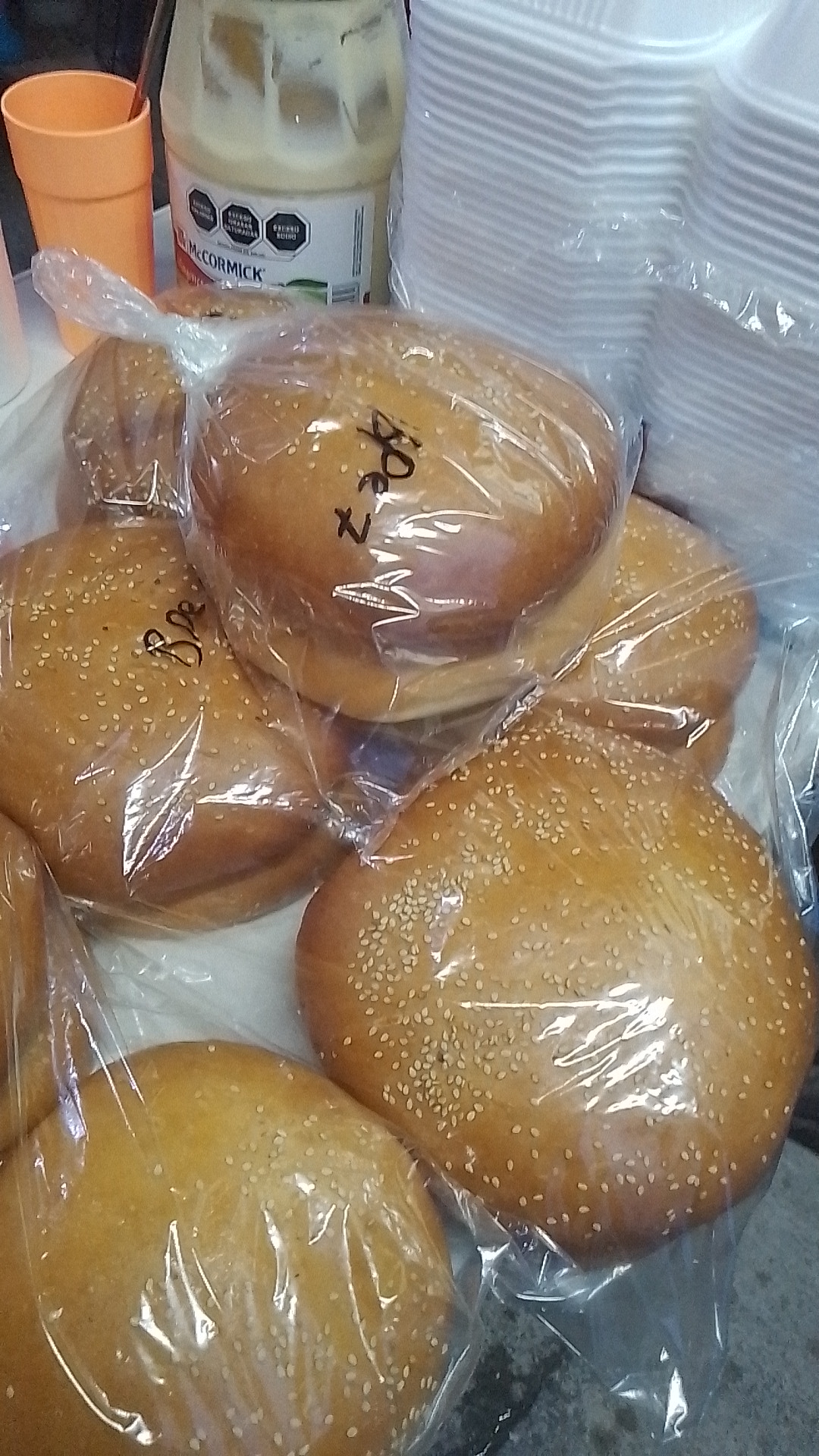 Hamburguesas al carbon/alitas/papas gajo y ala francesa image 3