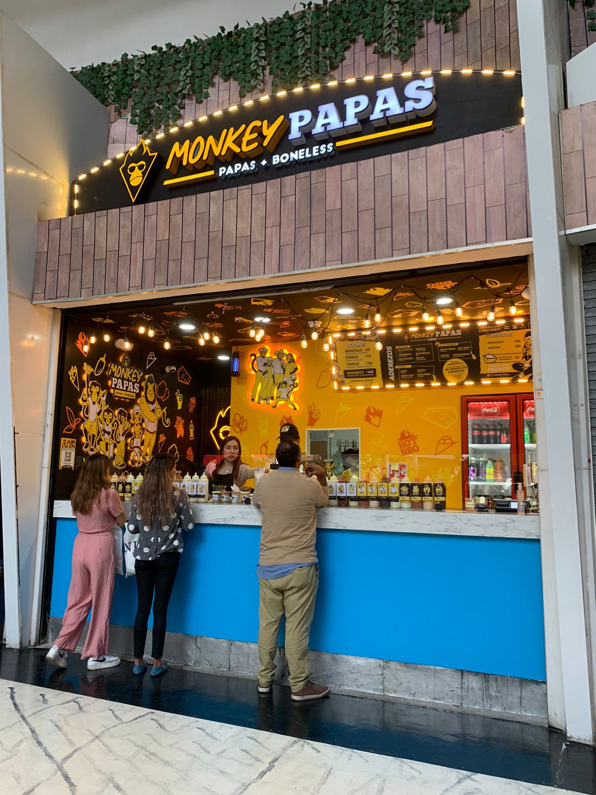 Monkey Papas Plazas Outlet image 1