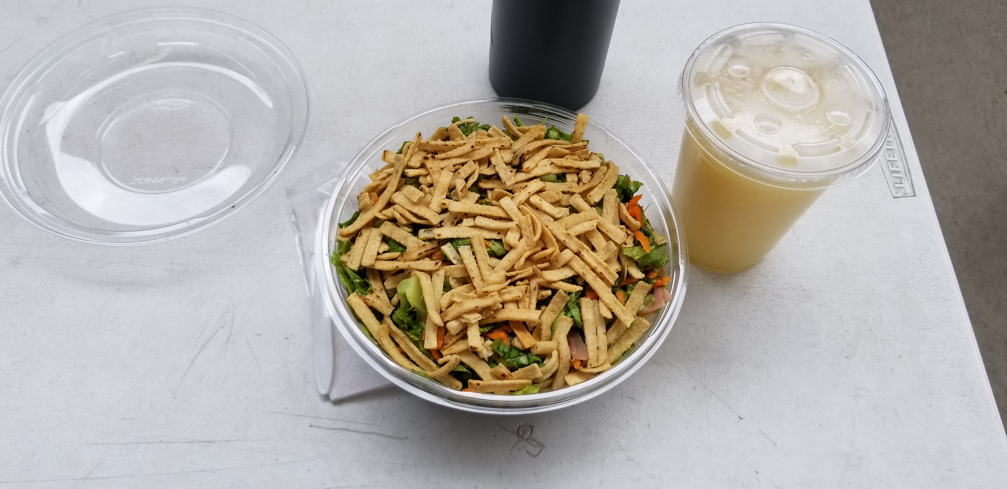 Titinas restaurant y ensaladas image 1