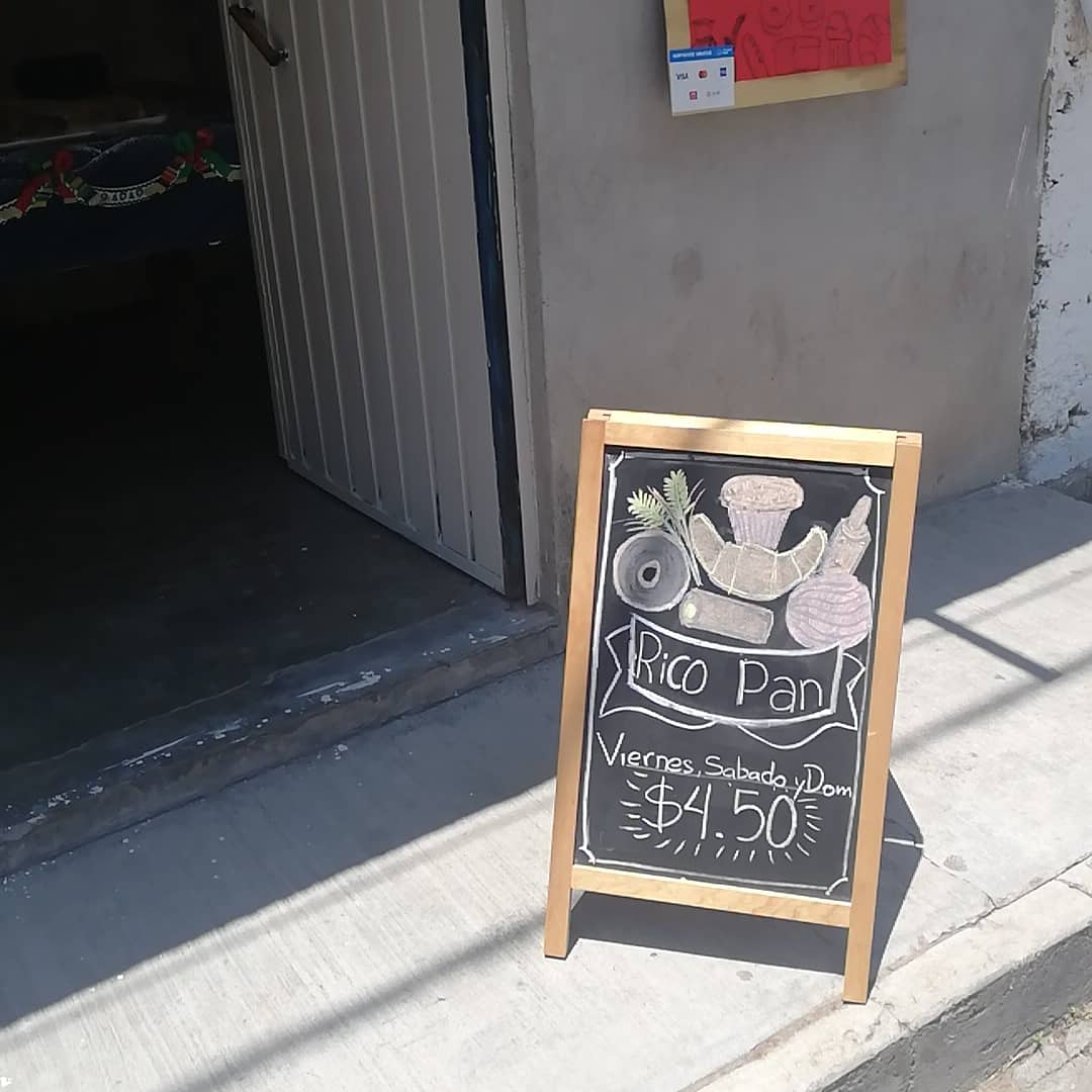 Pizza y Alitas la Estación image 9