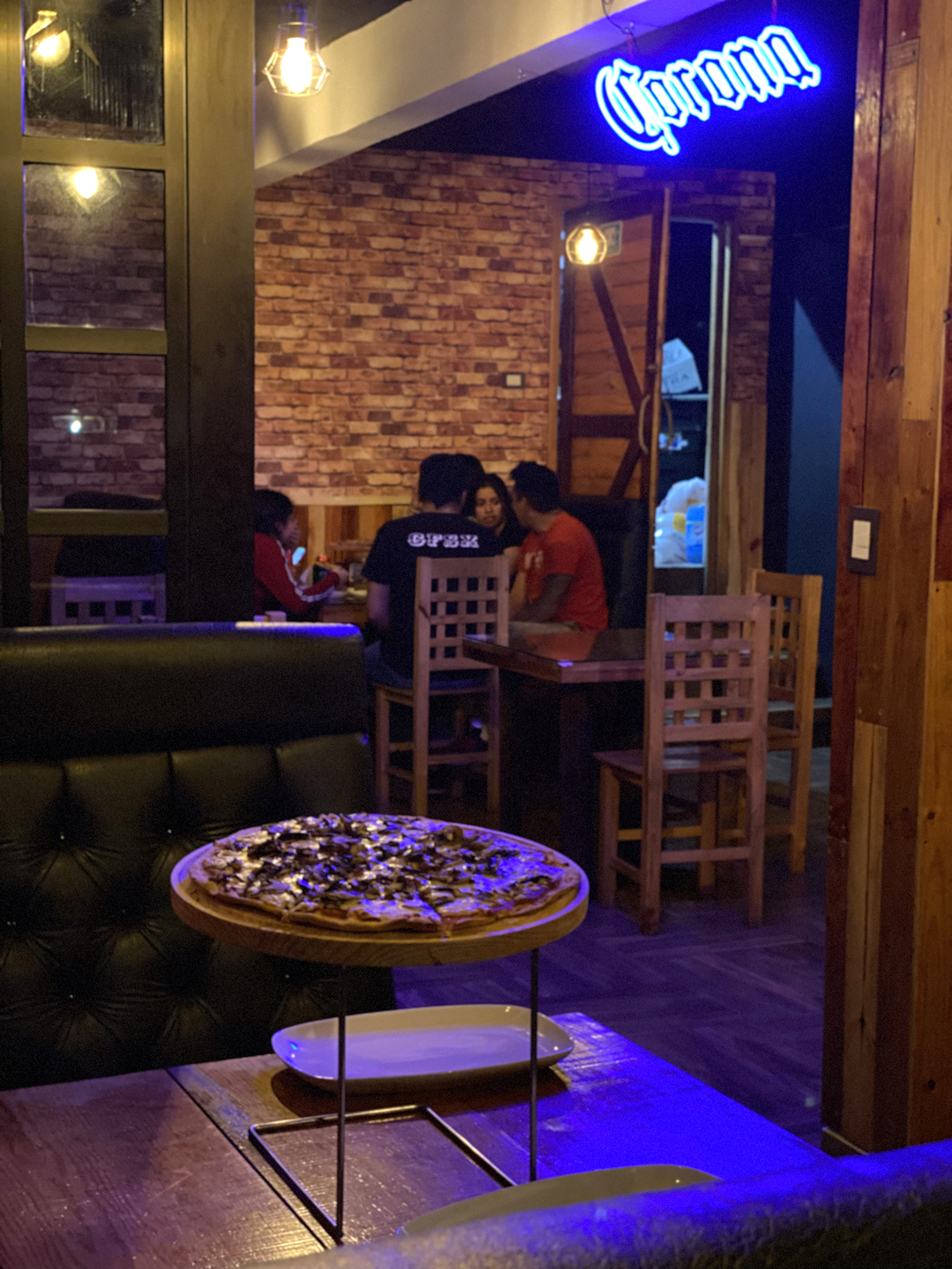 Royale Pizza + Burger image 1