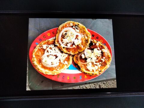 Antojitos "la escondida" image 1