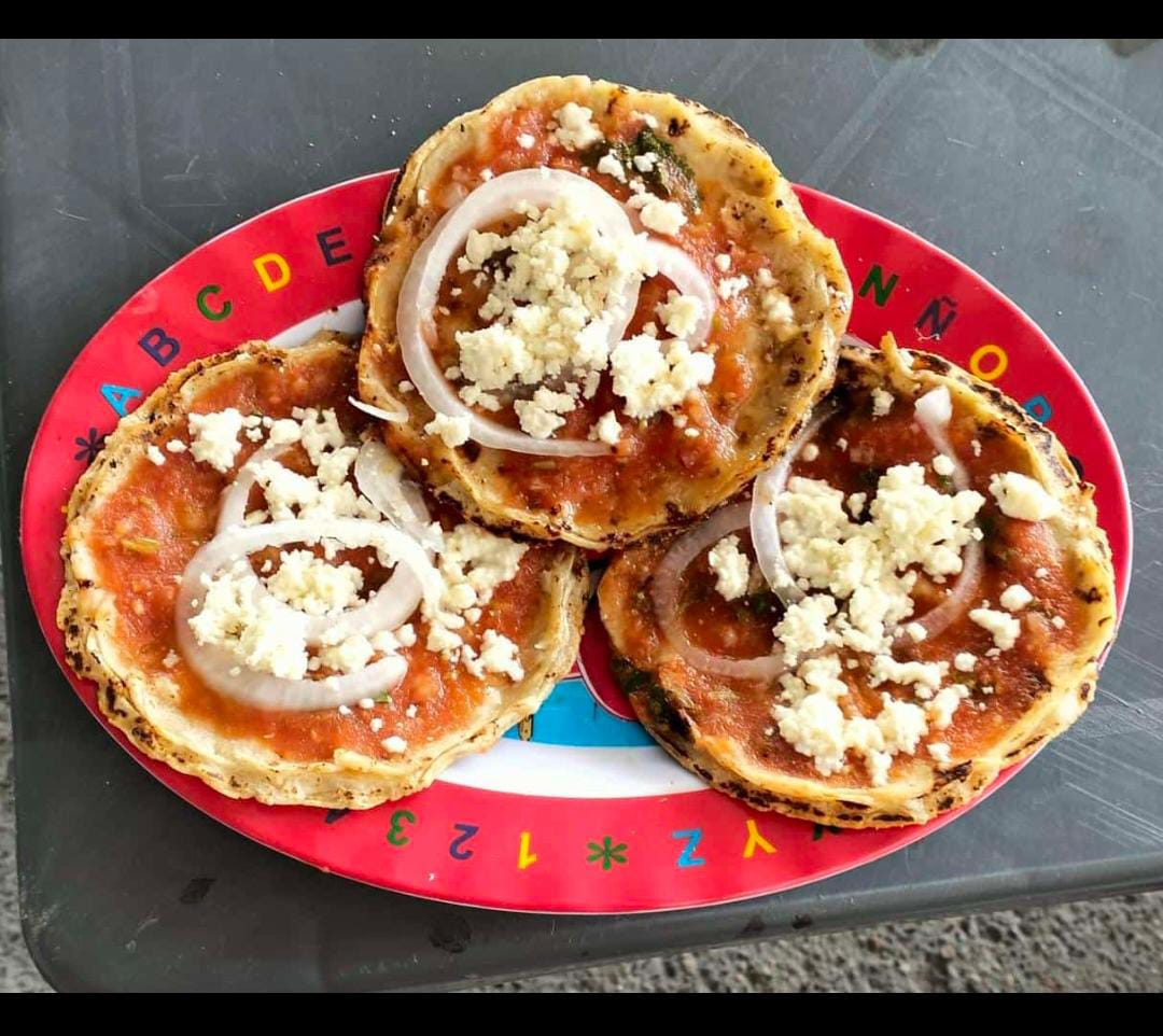 Antojitos "la escondida" image 2
