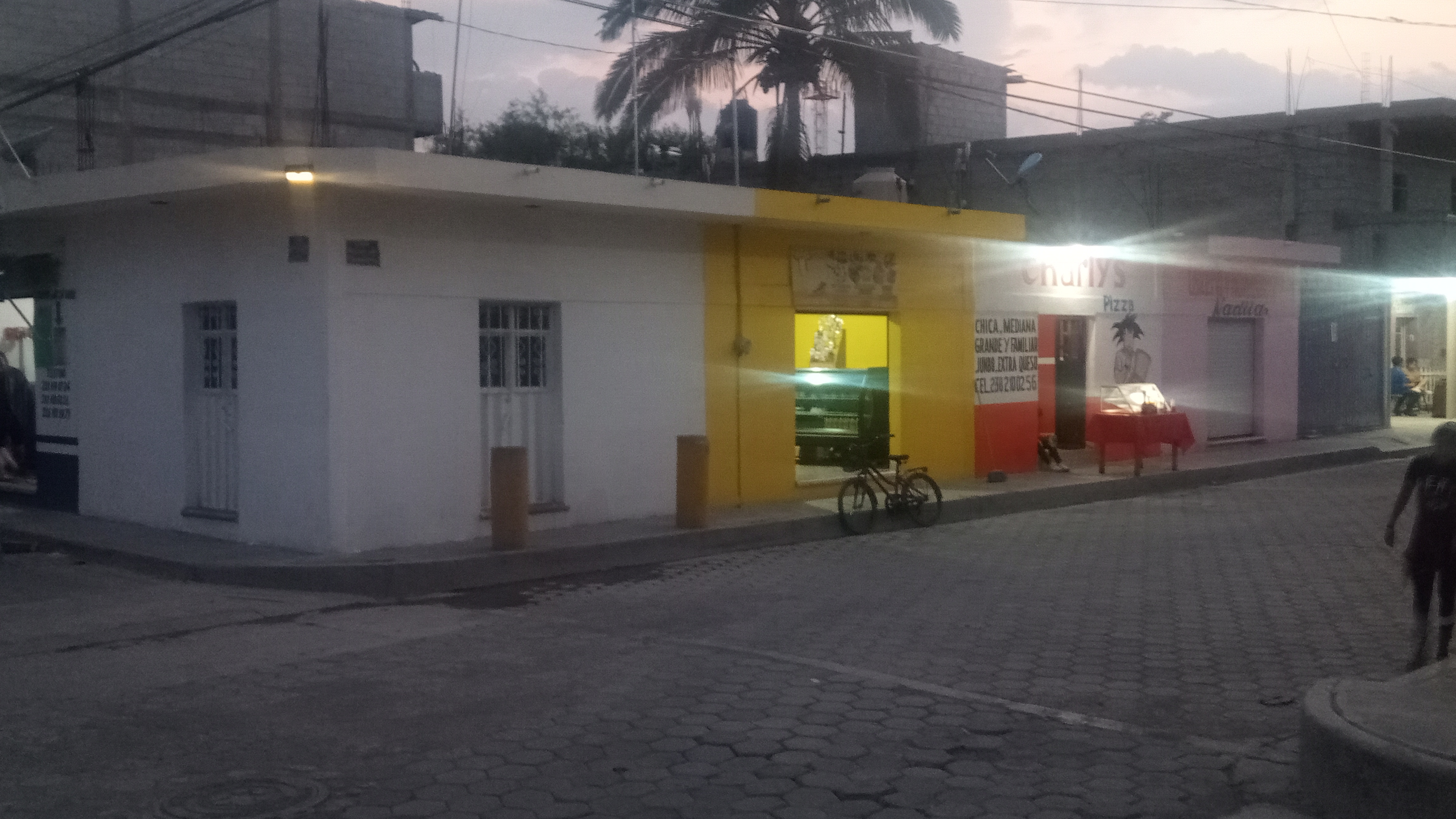 Charly's pizza image 2