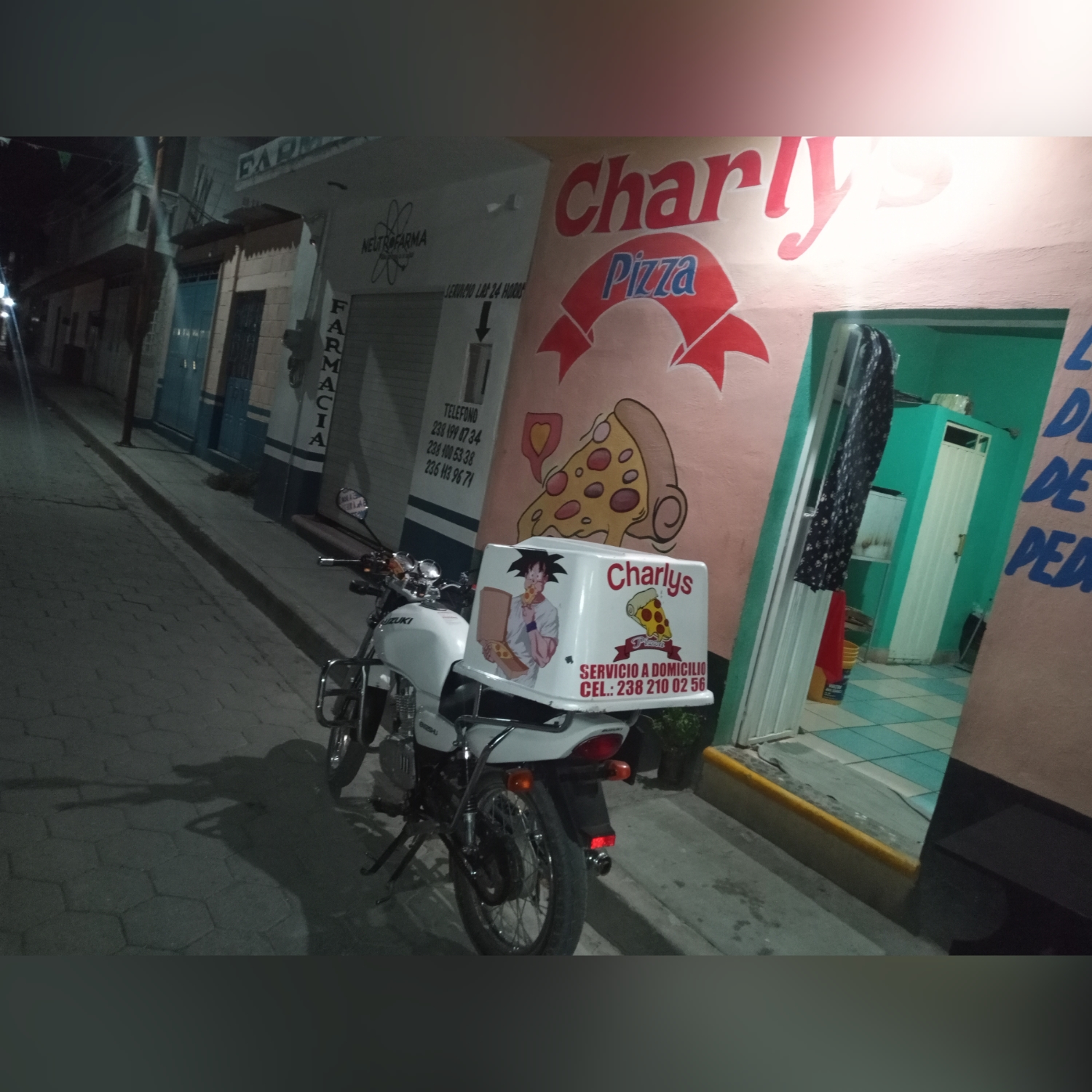 Charly's pizza image 3