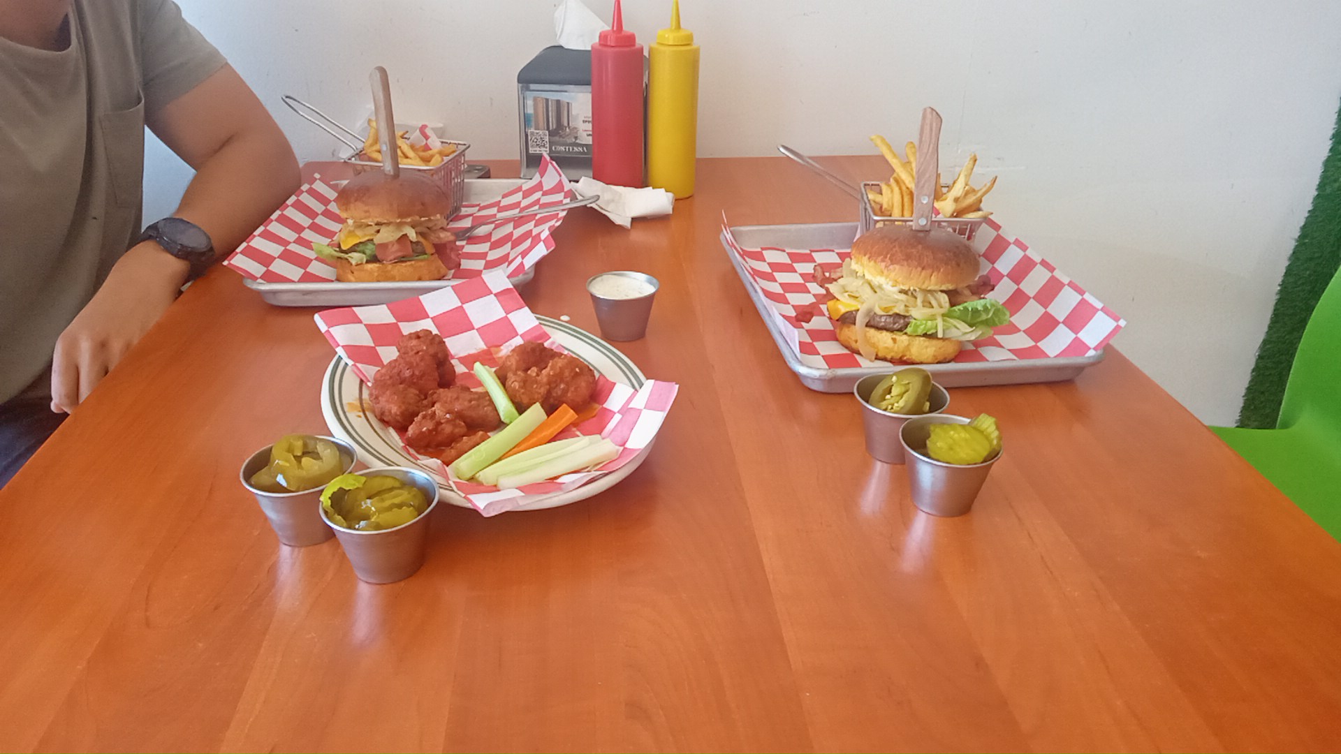 Boye’s - Burgers & Pizza image 7