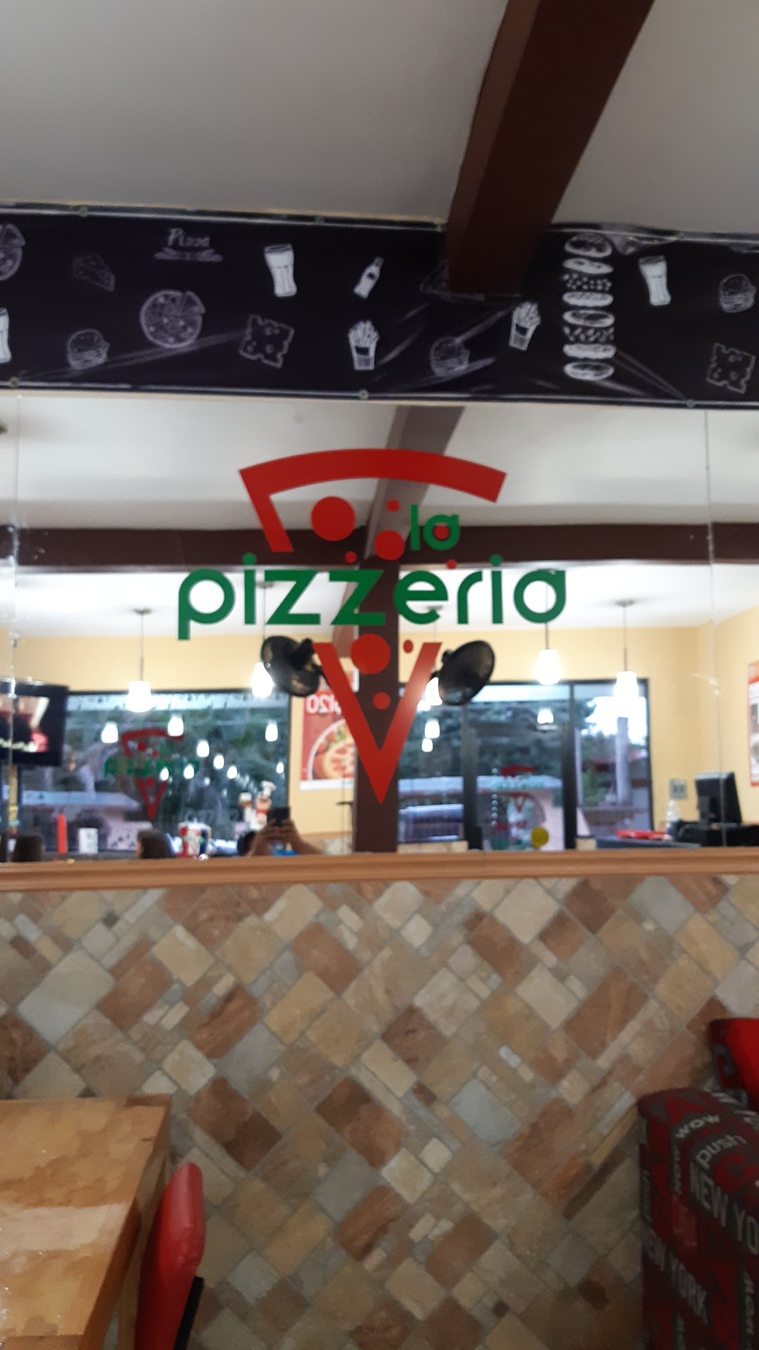 La Pizzeria image 3