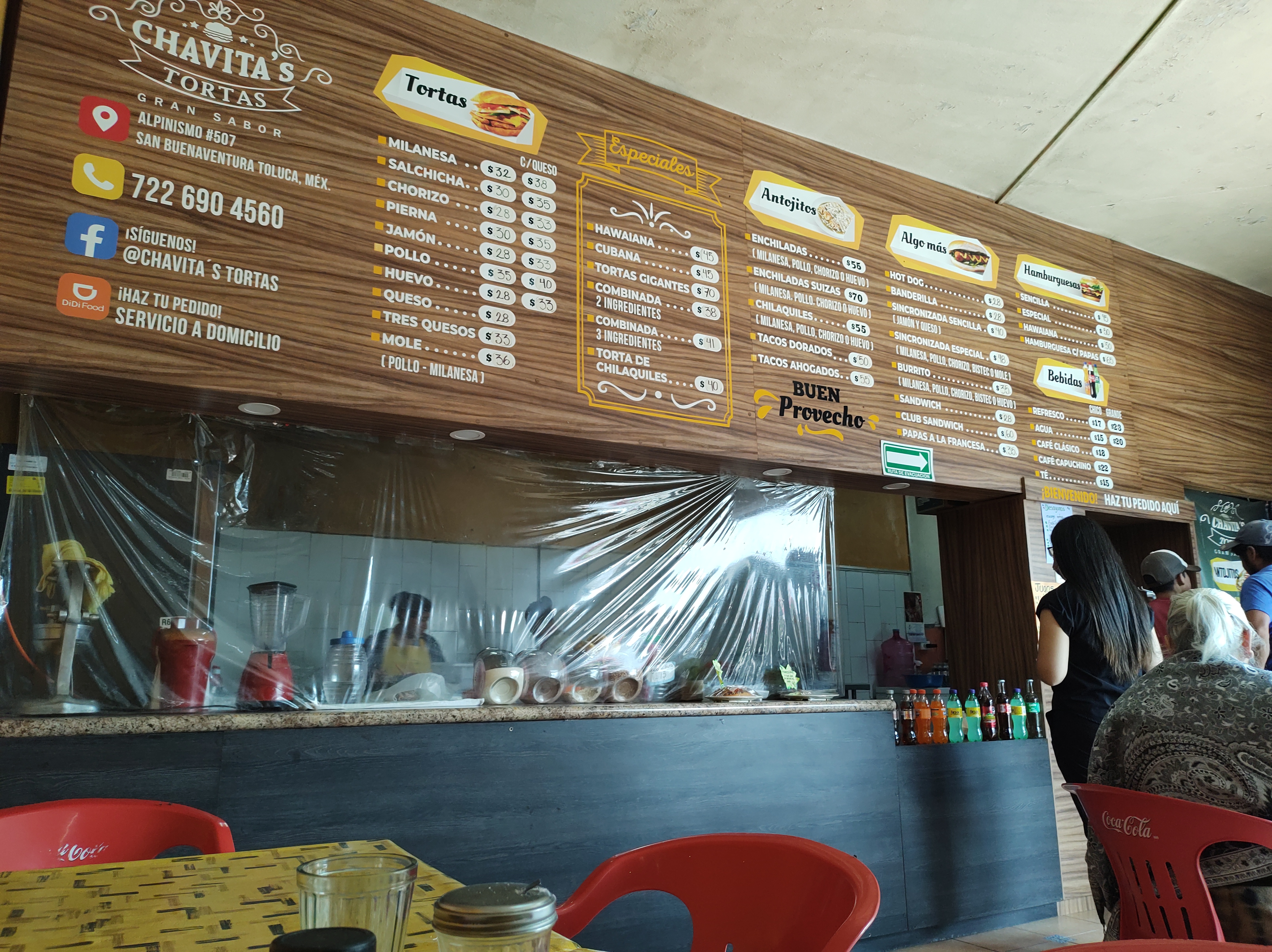 Tortas y Hamburguesas Chavita image 1