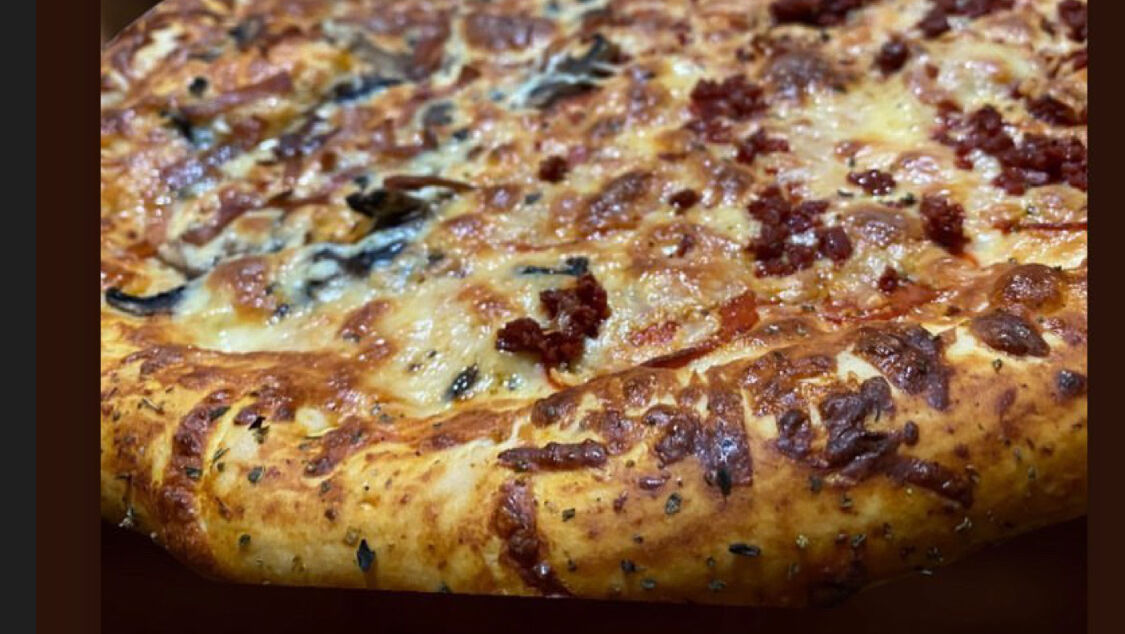 Yayo's pizza image 1