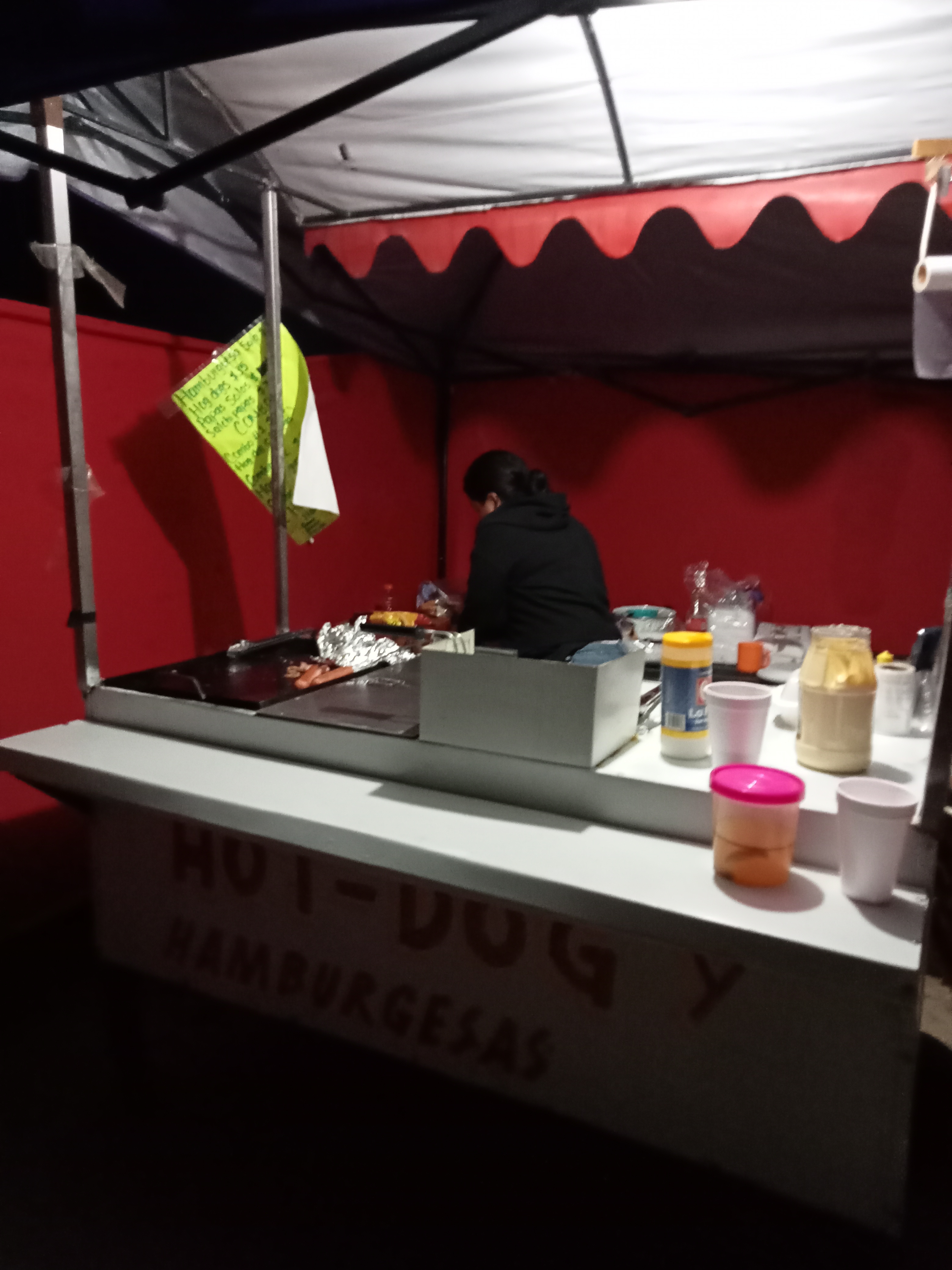 Hot Dogs y hamburguesas Las Lomas image 7