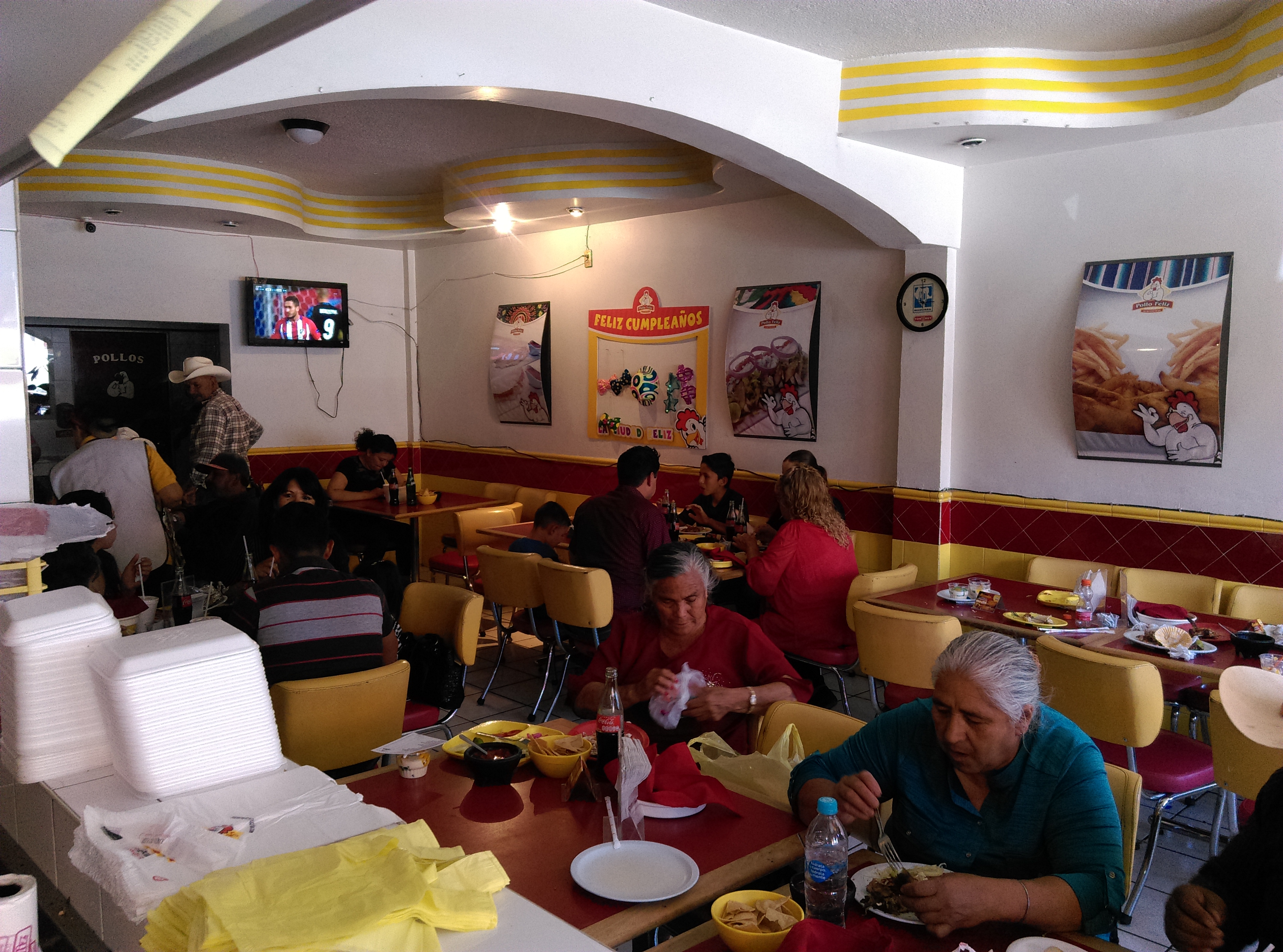 Pollo Feliz Nuevo Ideal image 3